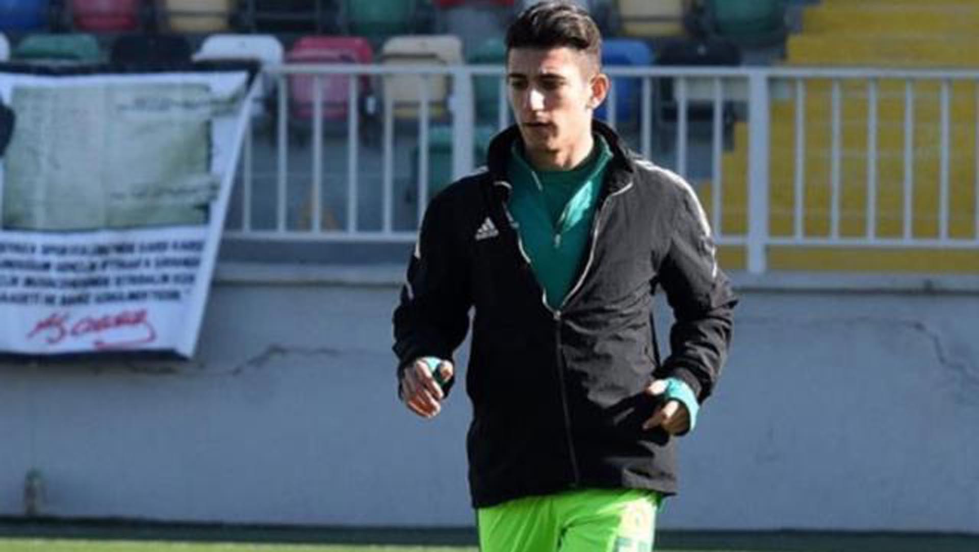 Futbolcu Aziz Aksoy'un ailesi kurşunların hedefi oldu! Çaykur Rizespor 21 yaşındaki futbolcusunun silahlı saldırıya uğradığını duyurdu!