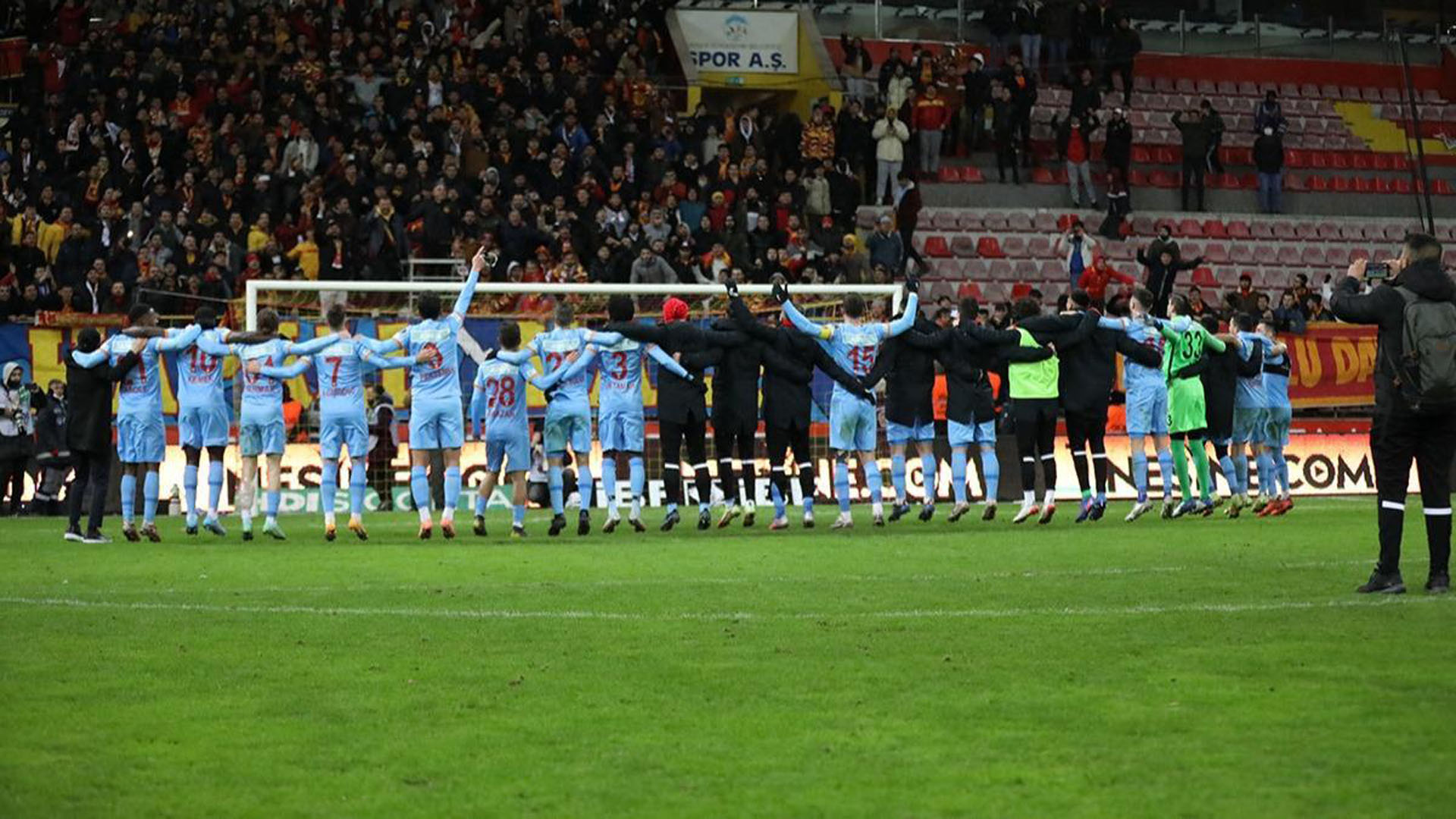 Kayserispor'a Fenerbahçe maçı öncesi koronavirüs engeli! 3 futbolcu pozitif çıktı!