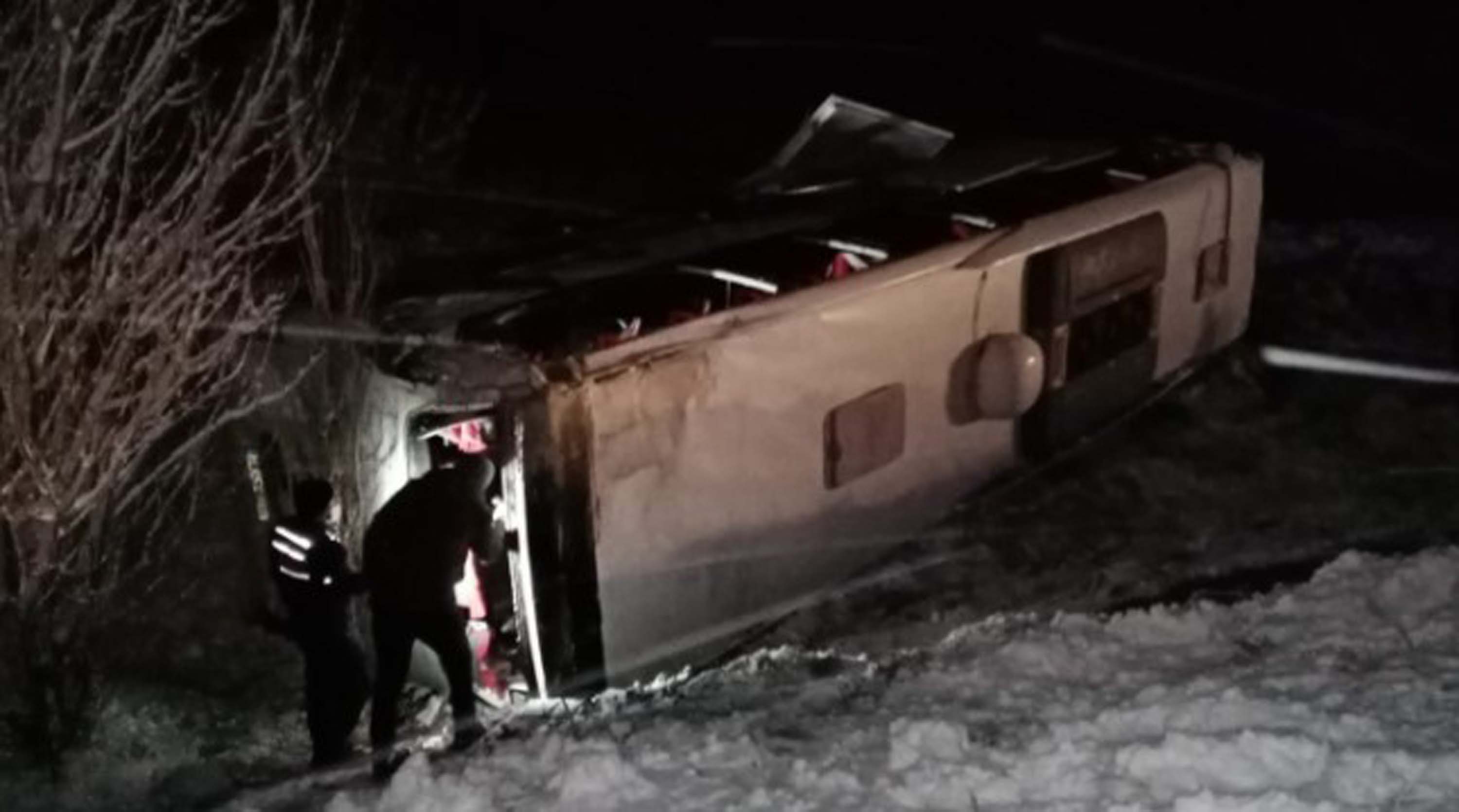Afyonkarahisar'da korkunç kaza! Yolcu otobüsü devrildi, çok sayıda yaralı var!