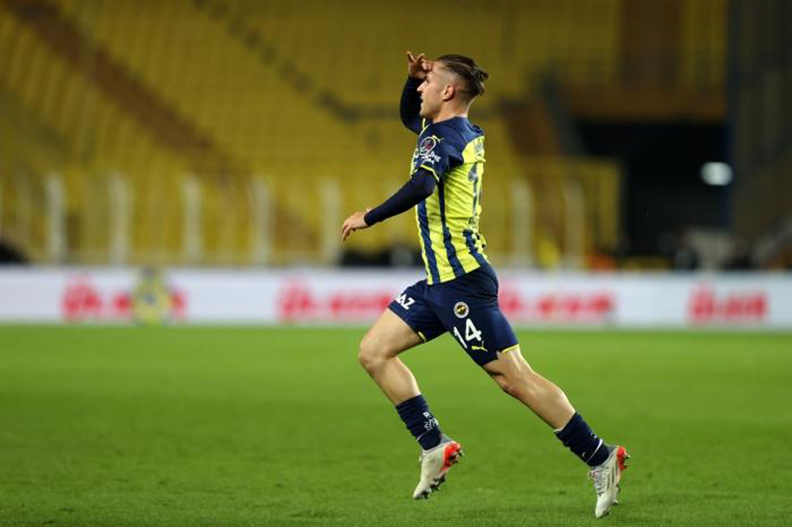 Fenerbahçe'den beklenmeyen Pelkas kararı! Geleceği belli oldu!