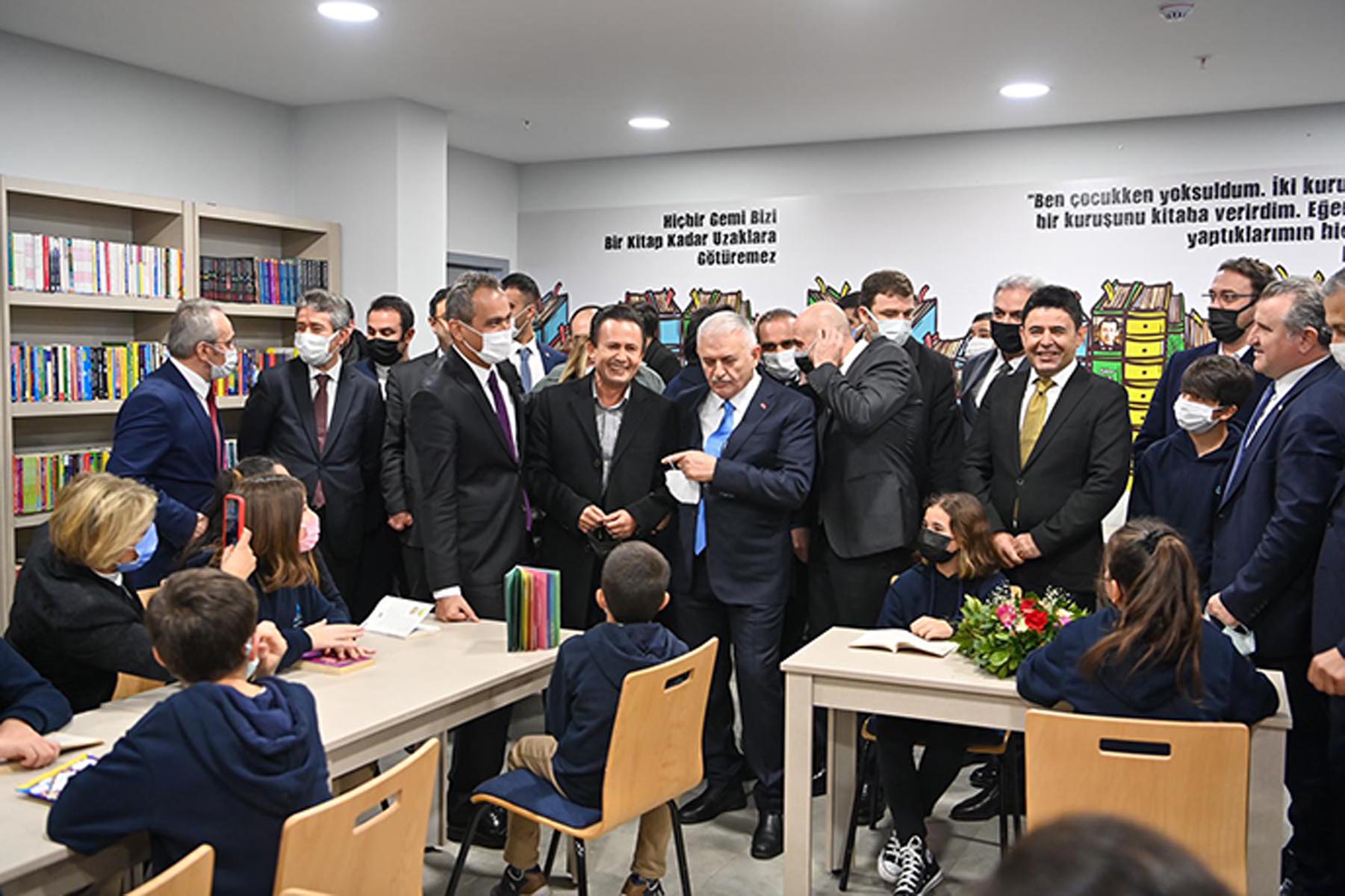Tuzla’da okul yatırımları sürüyor: Tuzla GİSBİR Ortaokulu törenle açıldı