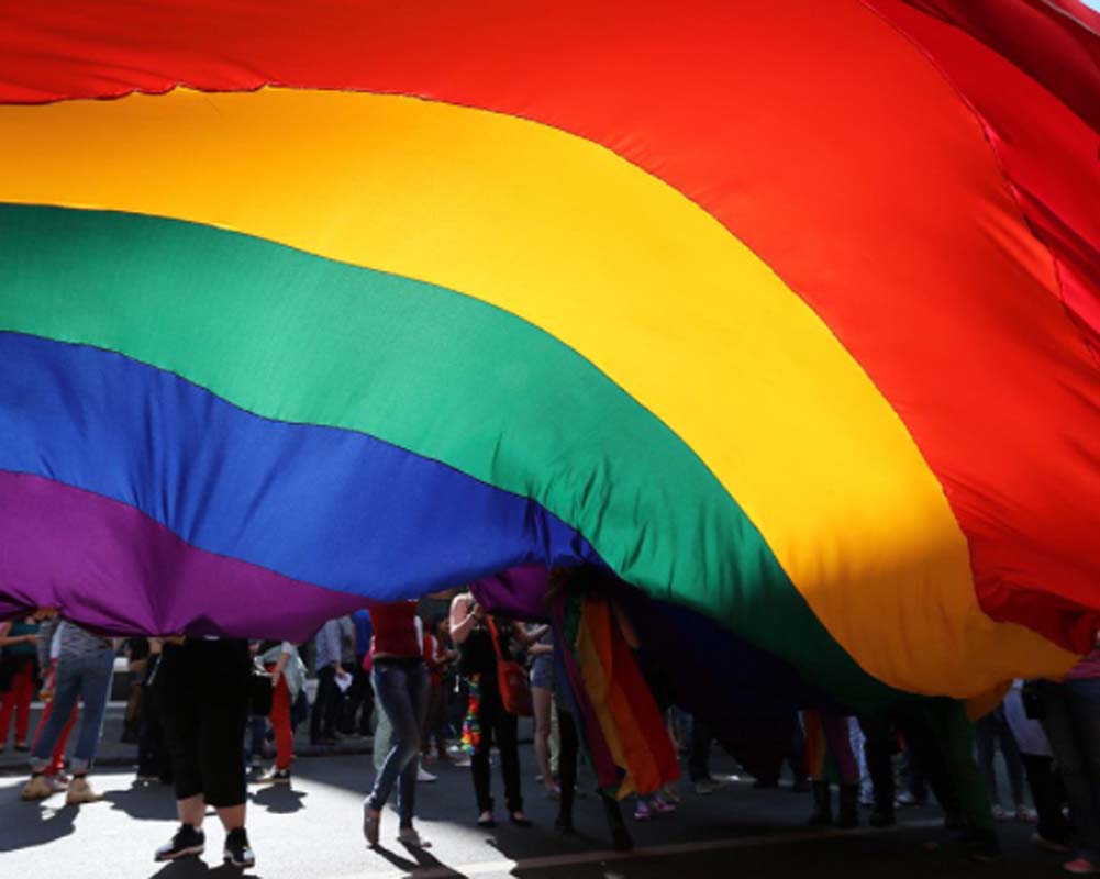 CHP'li meclis üyesi, Osmanlı’nın kör bakışından kurtulalım dedi! Eşcinsel evliliğe destek verdi! Sosyal medyada tepkilere neden oldu!