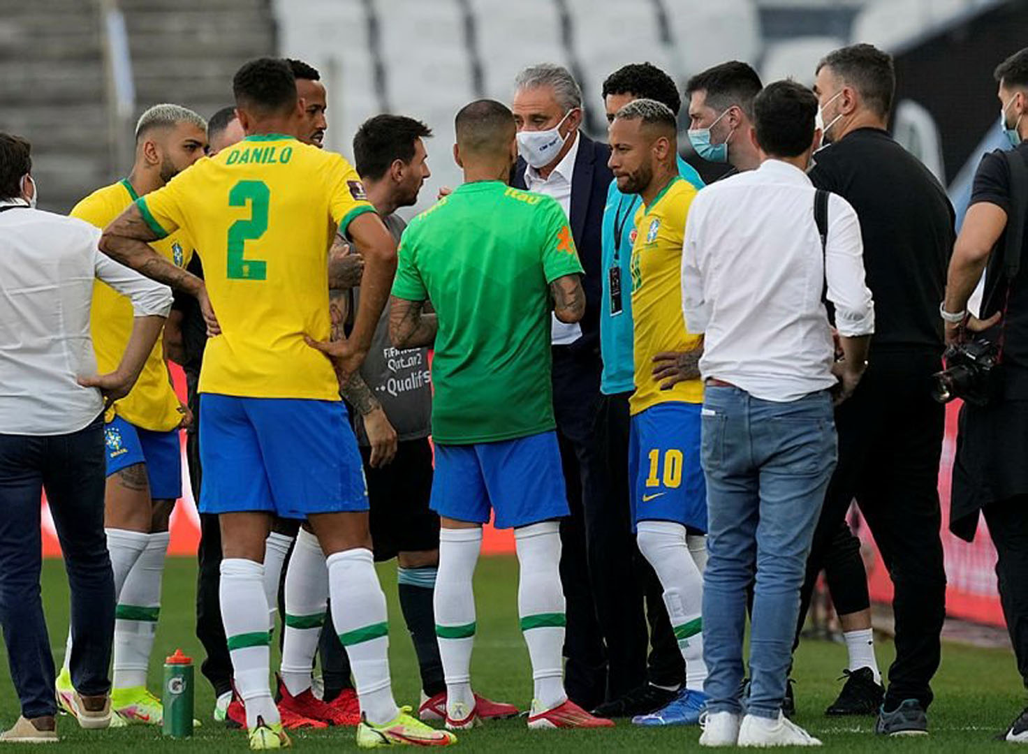 Olaylı Brezilya - Arjantin maçı yeniden oynanacak! FIFA duyurdu, ceza yağdı!