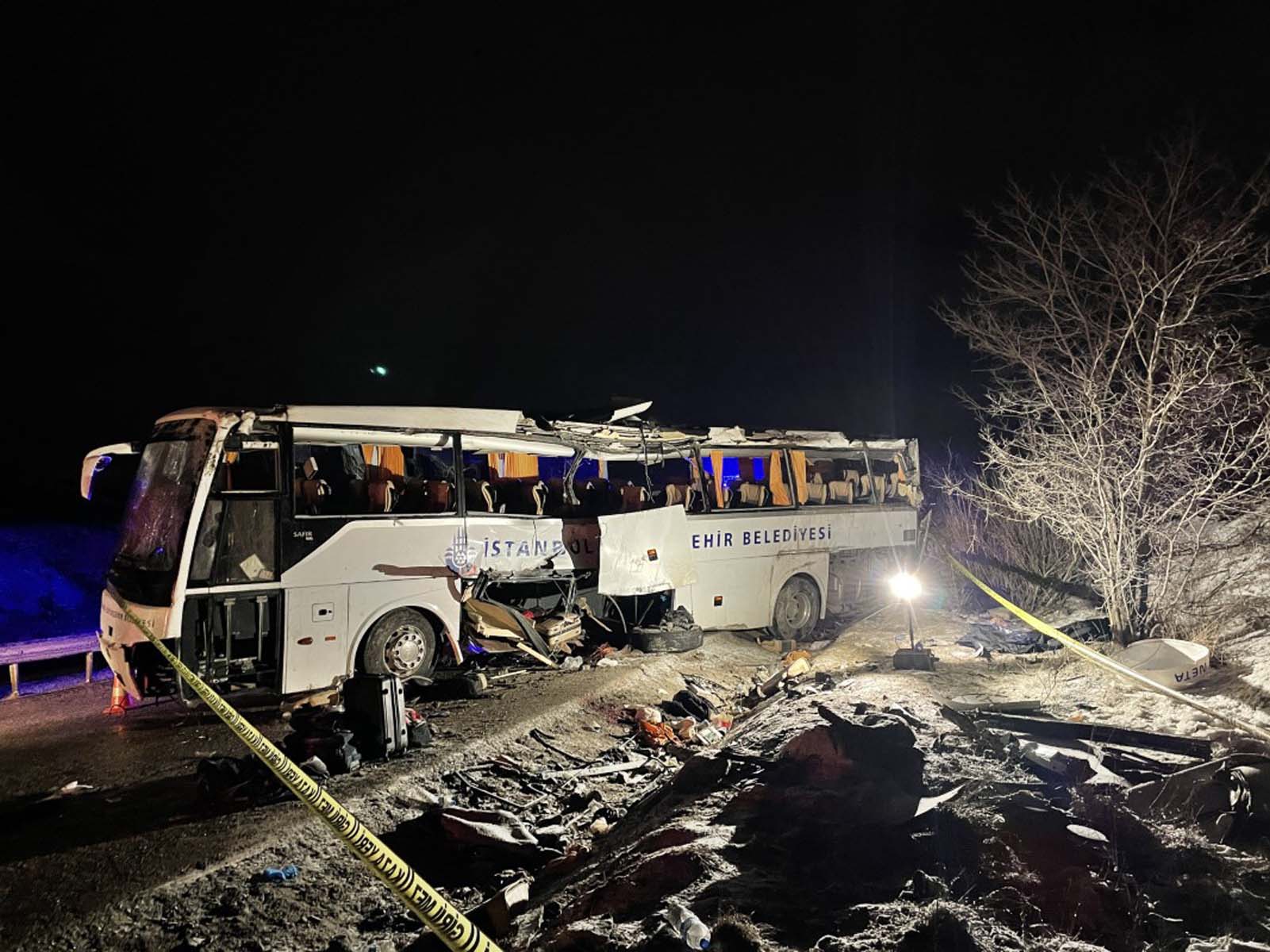 Çankırı'da can pazarı! Cenazeyi ve yakınlarını taşıyan otobüs şarampole devrildi: 2 kişi öldü, 3'ü ağır 27 kişi yaralandı 