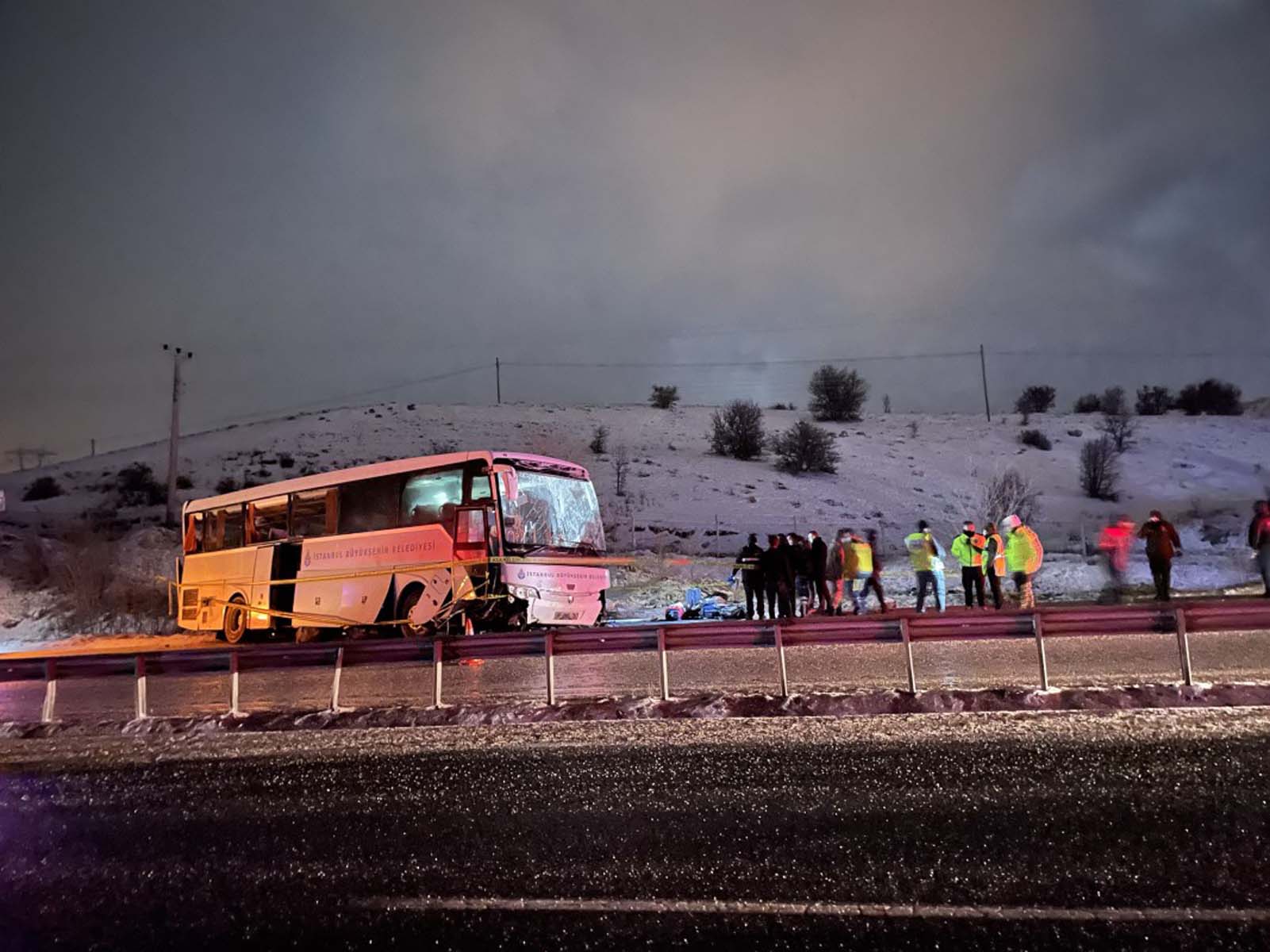 Çankırı'da can pazarı! Cenazeyi ve yakınlarını taşıyan otobüs şarampole devrildi: 2 kişi öldü, 3'ü ağır 27 kişi yaralandı 