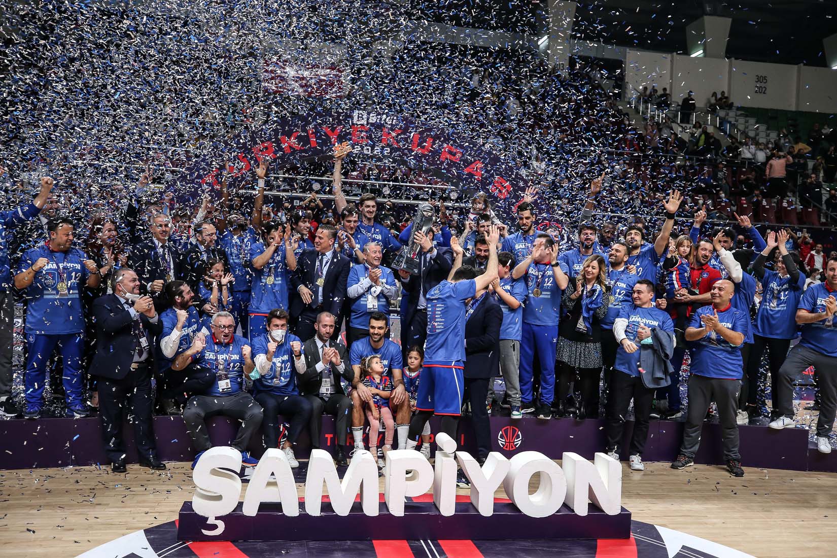Şampiyon Anadolu Efes! Bitci Basketbol Türkiye Kupası'nın sahibi oldu!