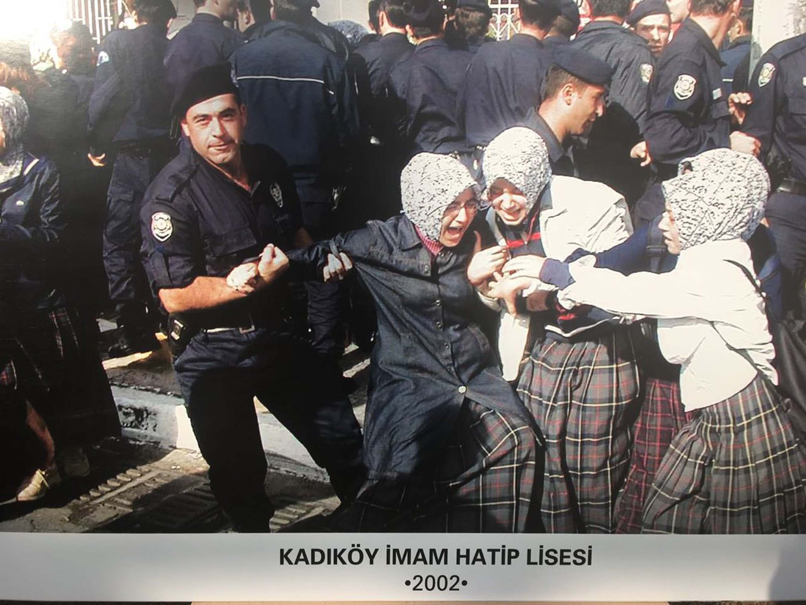 Başörtüsünü aşağılayan sözlere Haklısınız diyerek destek vermişti! Seçim yaklaştıkça tutuşan Kılıçdaroğlu, şimdi 28 Şubat'ta 28 başörtülü kadın ile bir araya gelecek!