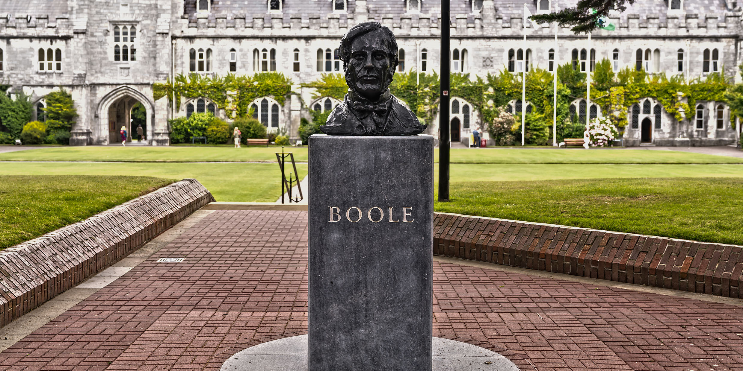 George Boole kimdir? Matematiğe katkıları nelerdir? George Boole'nin eserleri nelerdir?