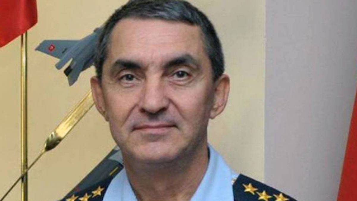 Hava Kuvvetleri Komutanı Orgeneral Hasan Küçükakyüz'ün annesi Nefiye Küçükakyüz hayatını kaybetti.