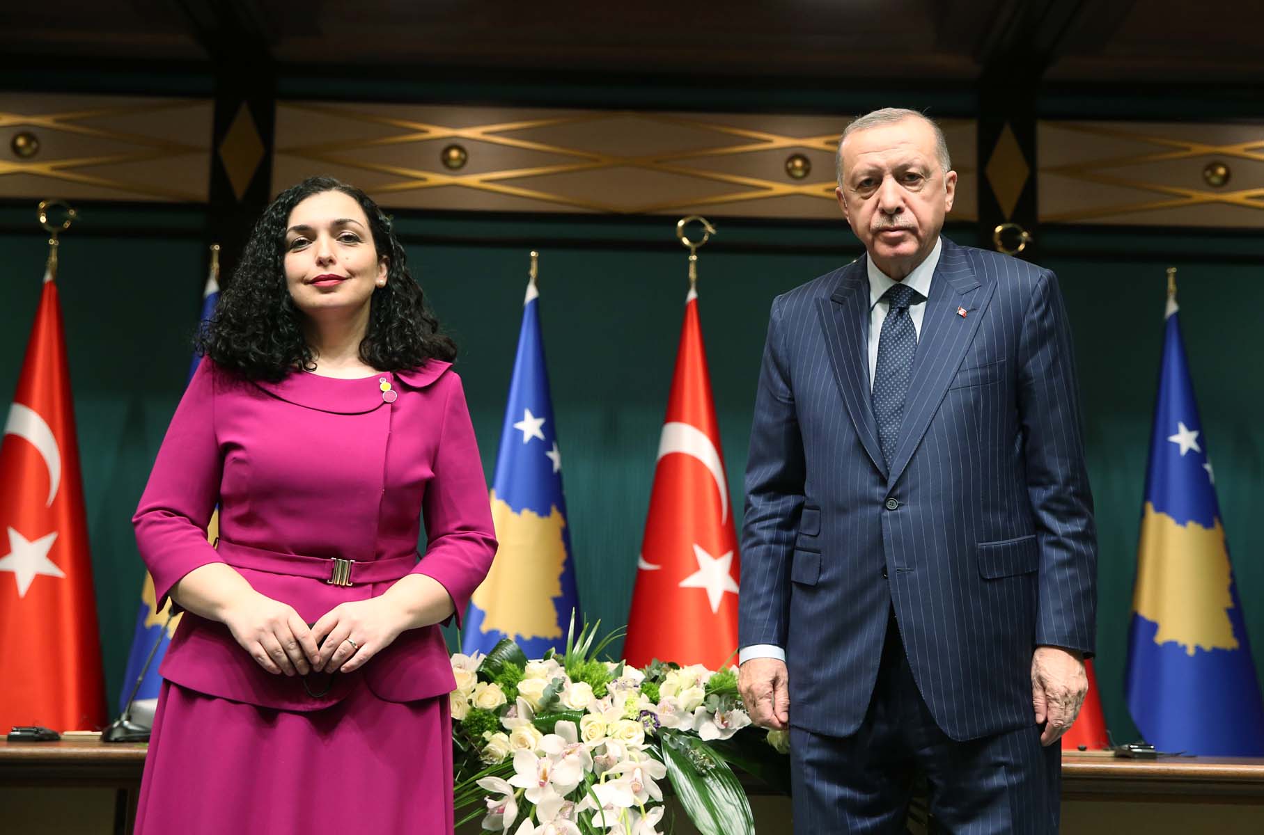 Cumhurbaşkanı Erdoğan'dan Kosova Cumhurbaşkanı Osmani-Sadriu'i ile ortak basın toplantısı! Türkiye'nin bu konuda bir sorunu yok, Kosova'yı NATO üyesi olarak tanırız