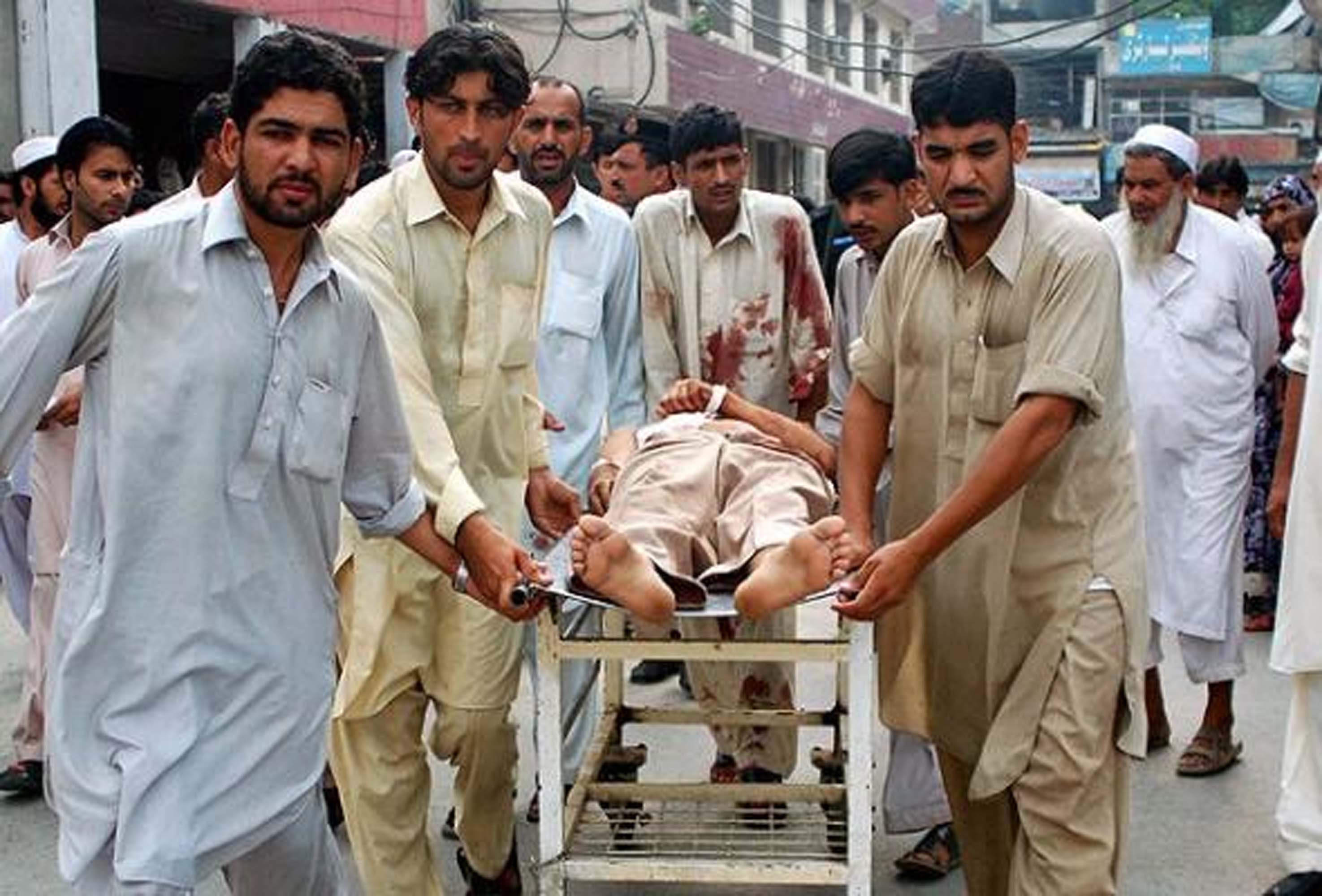 Son dakika! Pakistan'da Cuma cemaatine bombalı saldırı! 30 kişi hayatını kaybetti!