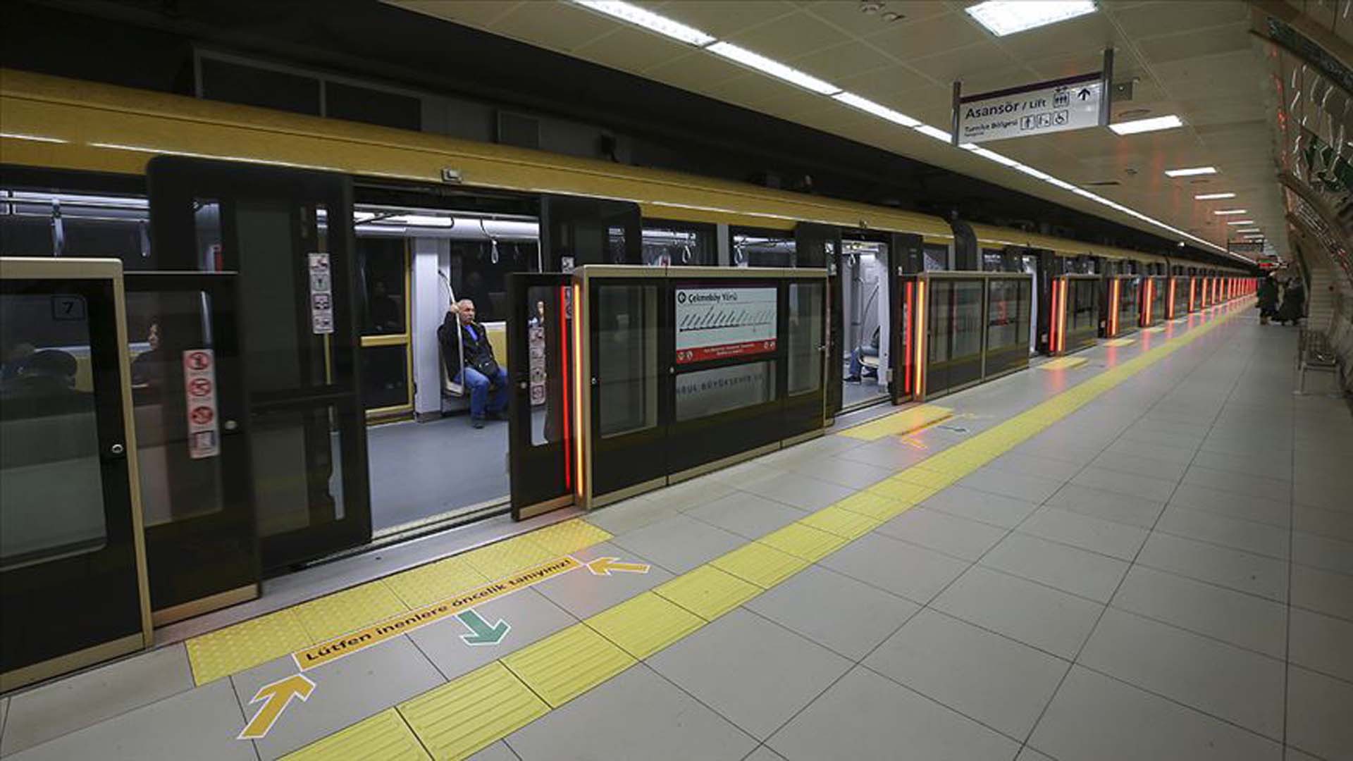 Son dakika | İstanbul'da metro ve tramvay seferlerine Ramazan ayı ayarı: Seferler saat 02.00'ye kadar uzatıldı
