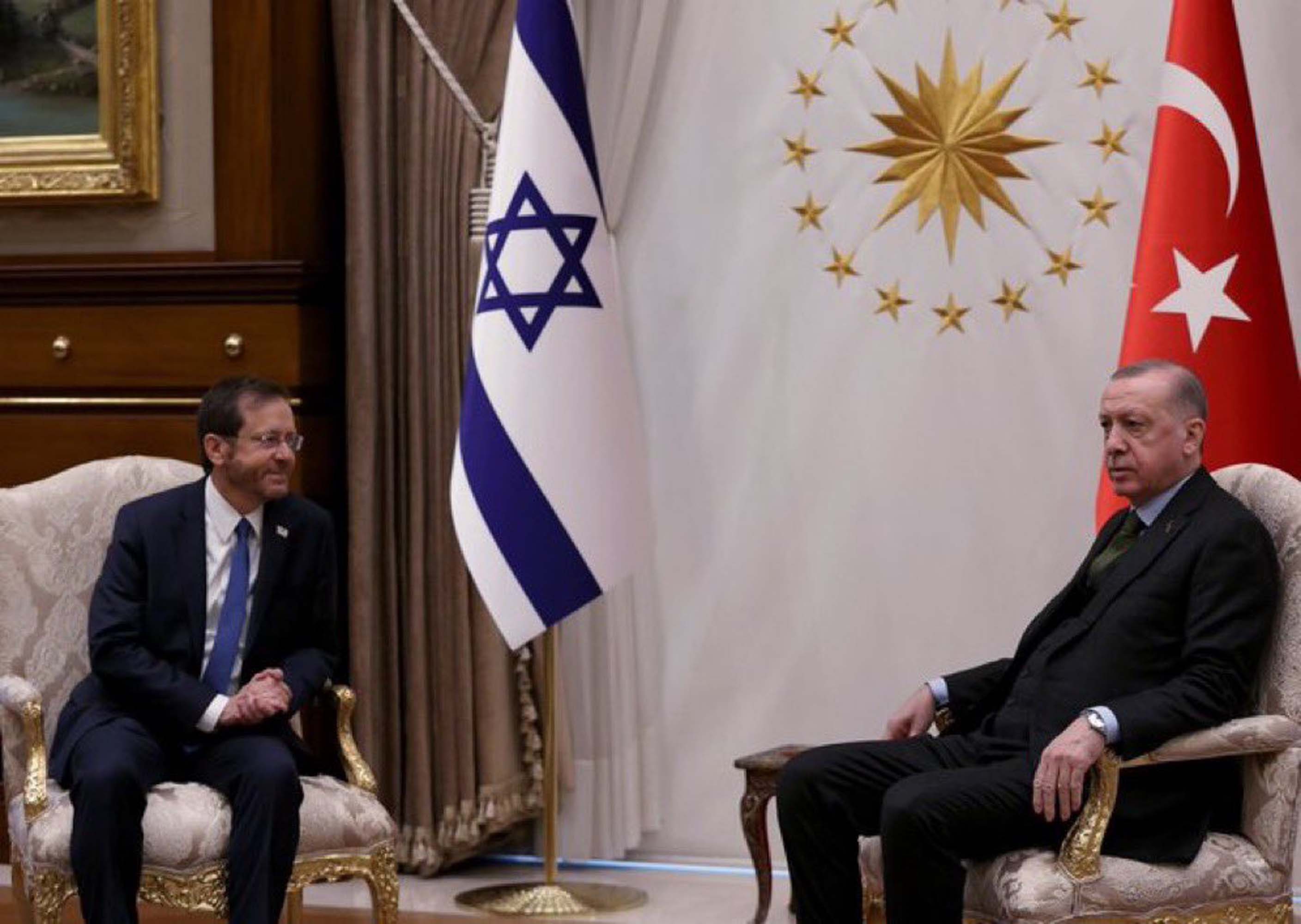 Dünya bu fotoğrafı konuşuyor! İsrail Cumhurbaşkanı Herzog, Recep Tayyip Erdoğan'ın yanında el pençe divan durdu! O kare ortalığı salladı!