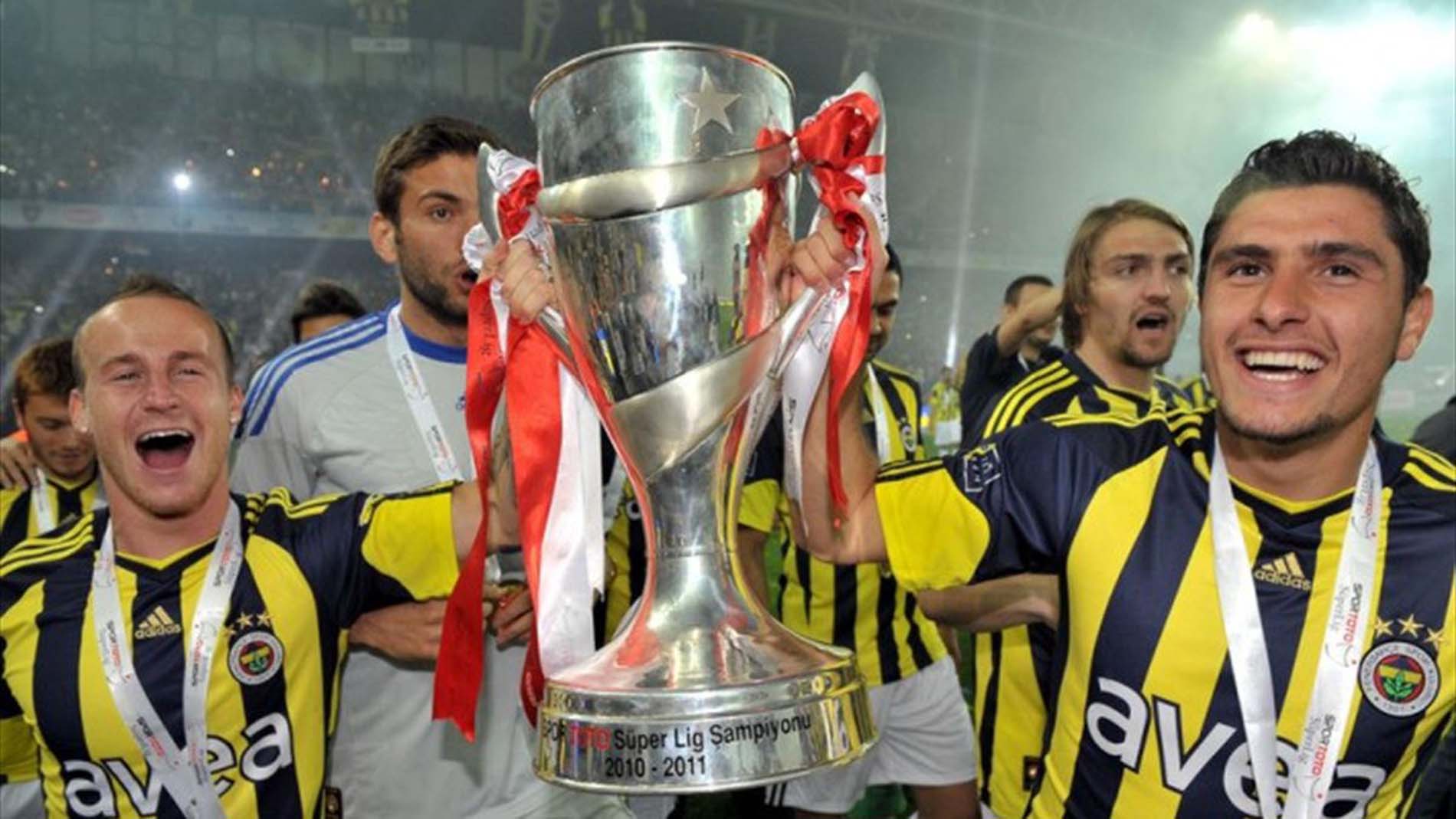 Fenerbahçe ve Trabzonspor forması giymişti! Özer Hurmacı futbolu bıraktı: Artık futbolculuk kariyerimi noktalama vakti