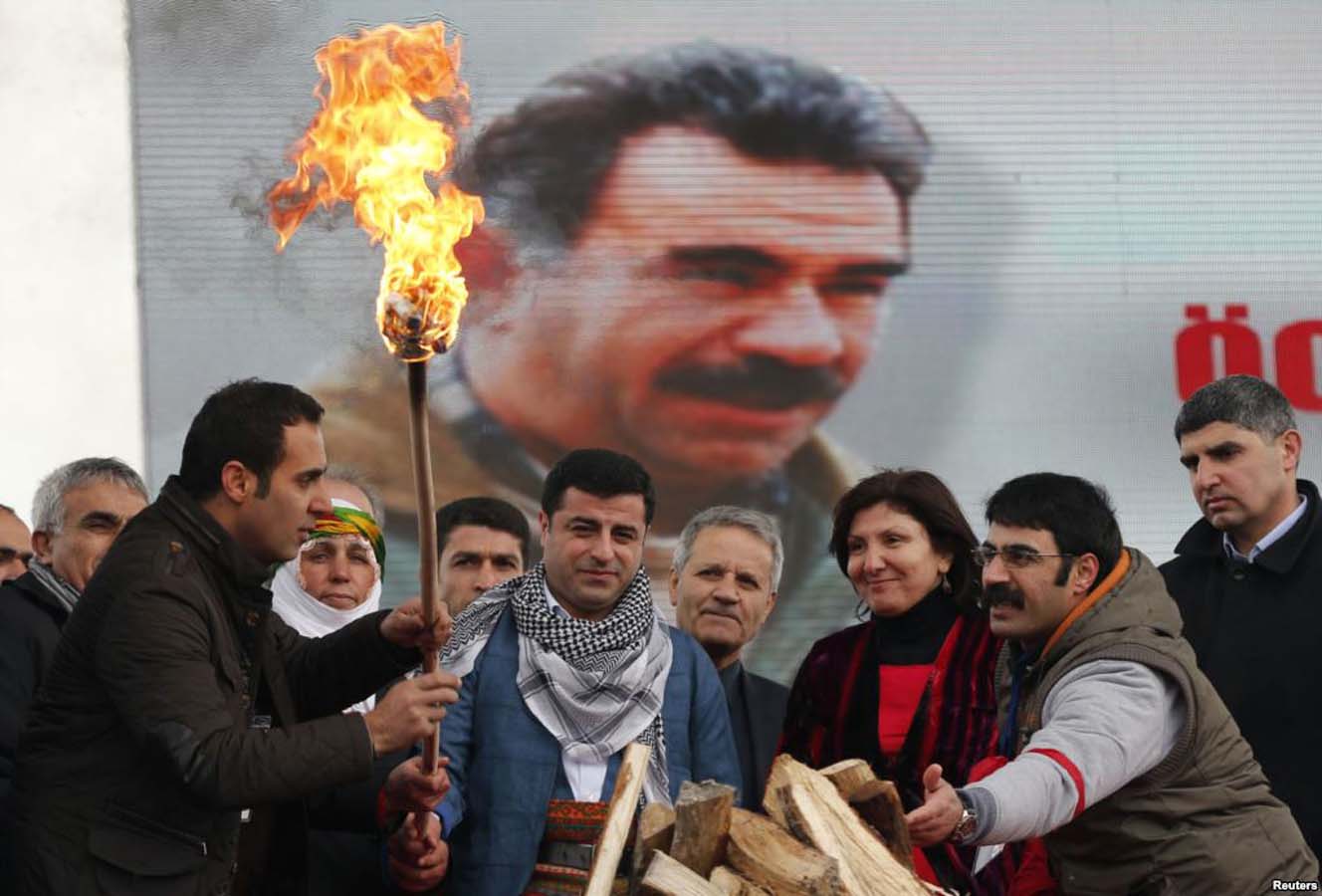 Selahattin Demirtaş, kitabına 36 Tük vatandaşını katleden terörist Seher Çağla Demir'in ismini verdi!