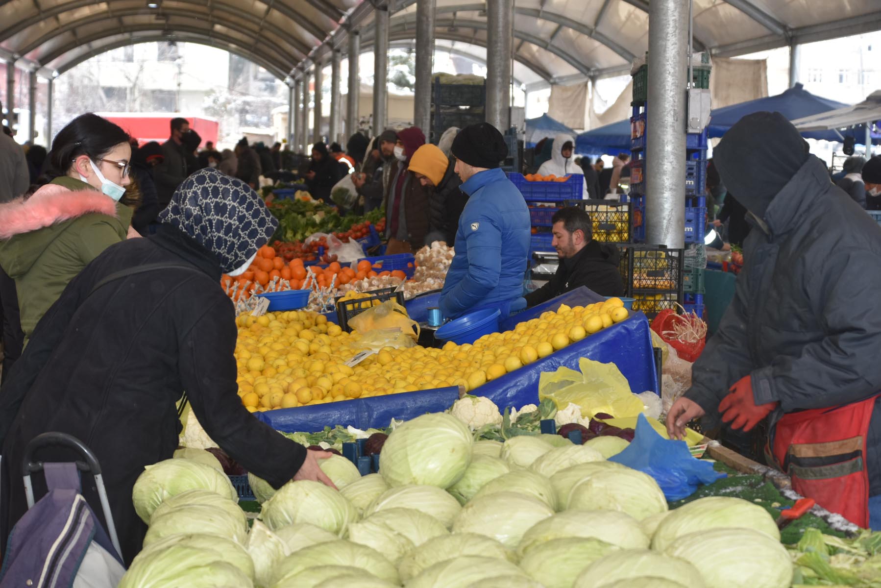 Esenyalı Mahallelerinin ardından Güllübağlar Semt Pazarı da Hizmette