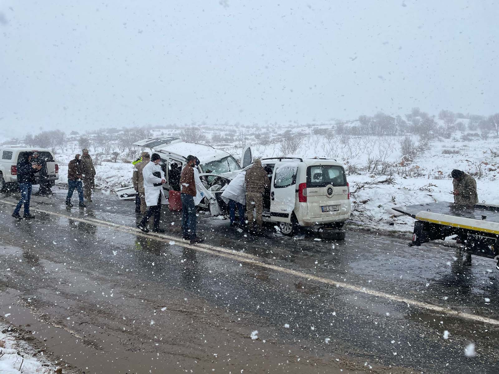 Feci kazada can pazarı! Mardin Midyat'ta iki ticari araç çarpıştı: 4 ölü, 5 yaralı! Hayatını kaybedenlerin isimli belli oldu