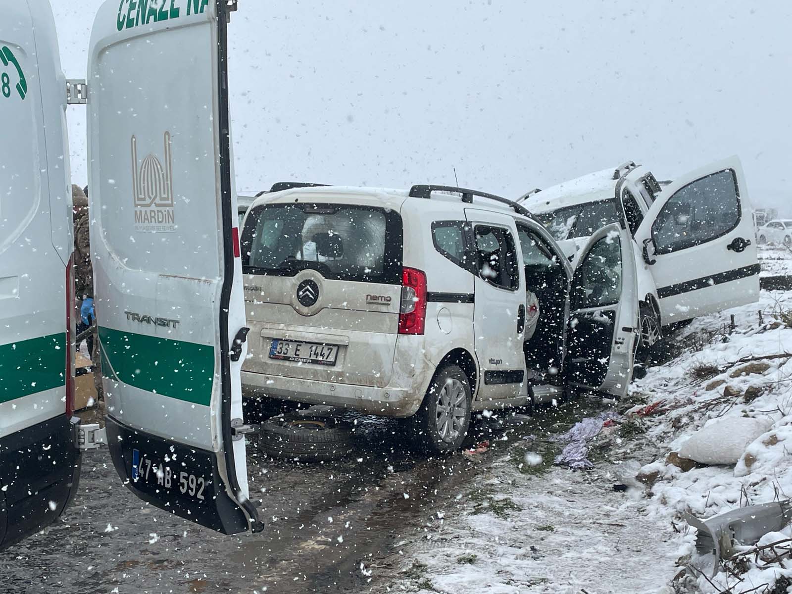 Feci kazada can pazarı! Mardin Midyat'ta iki ticari araç çarpıştı: 4 ölü, 5 yaralı! Hayatını kaybedenlerin isimli belli oldu