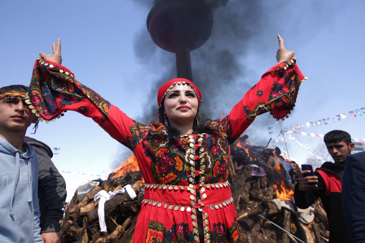 Newroz piroz be ne demek? Türkçe anlamı ne? Nasıl yazılır? 