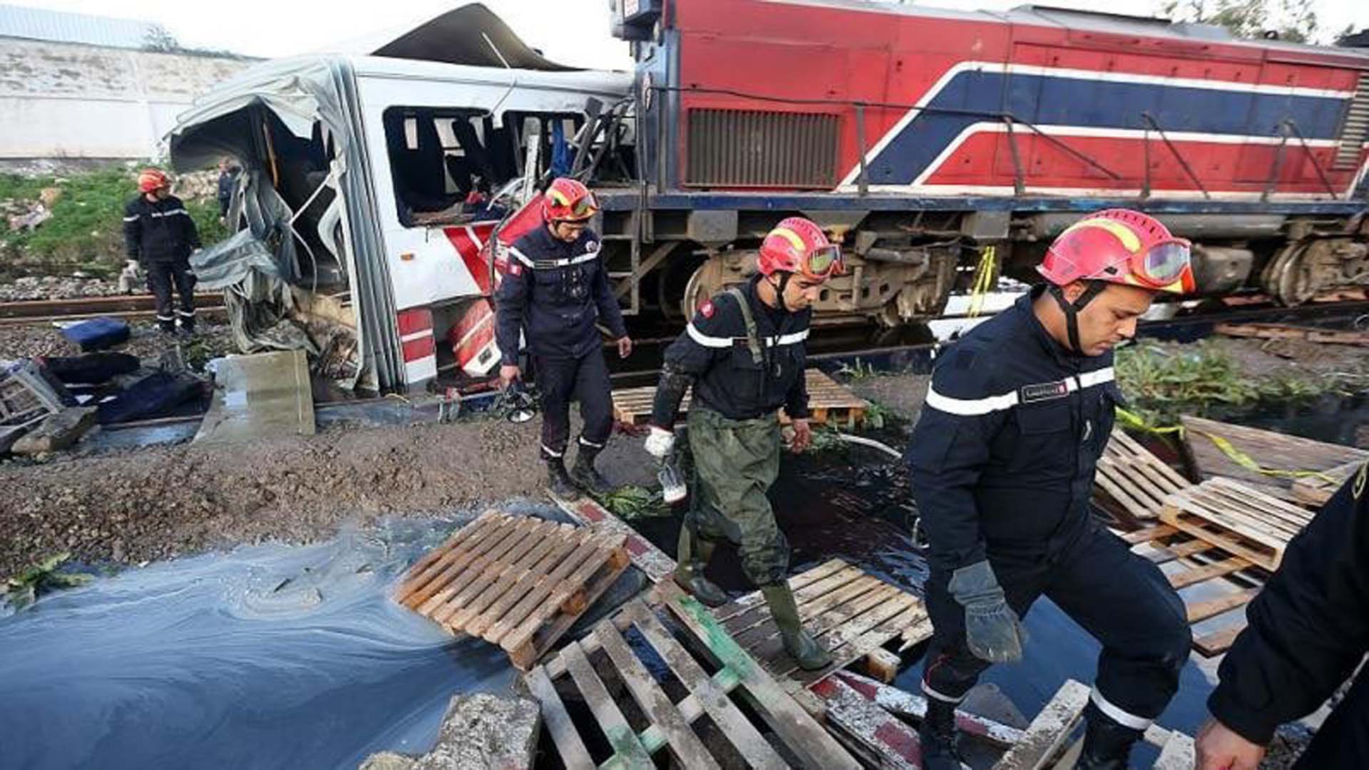 Tunus'ta iki tren kafa kafaya çarpıştı: En az 65 kişi yaralandı 