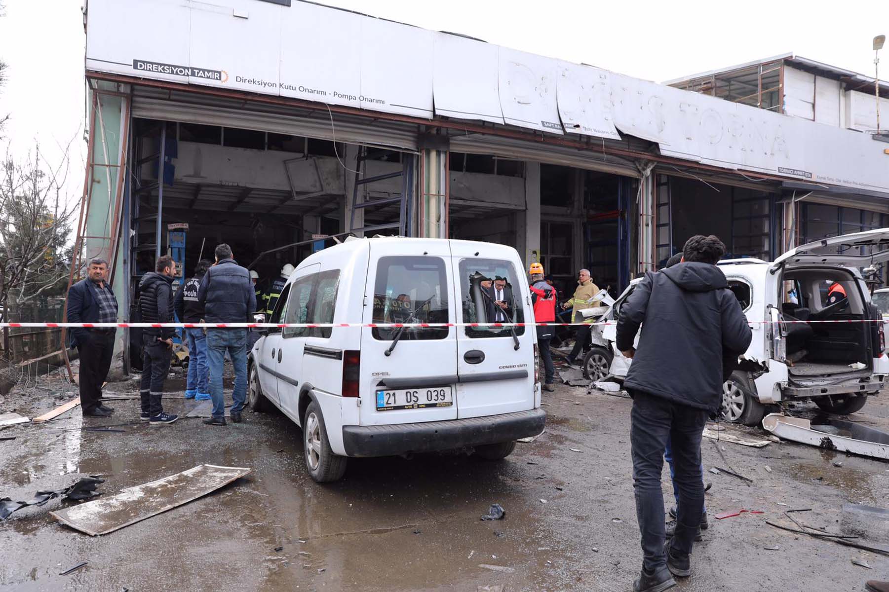 Son dakika | Diyarbakır'da 3.Sanayi Sitesi'nde patlama: 7 yaralı! Ortalık savaş alanına döndü