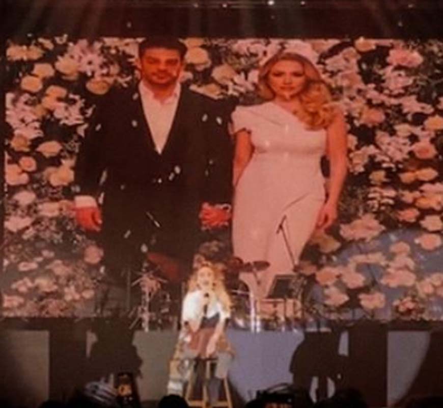 Mehmet Dinçerler ile evlilik yolunda olan Hadise konserinde hiç beklenmeyen bir hamle yaptı! Bu zamana kadar sır gibi saklıyordu! 