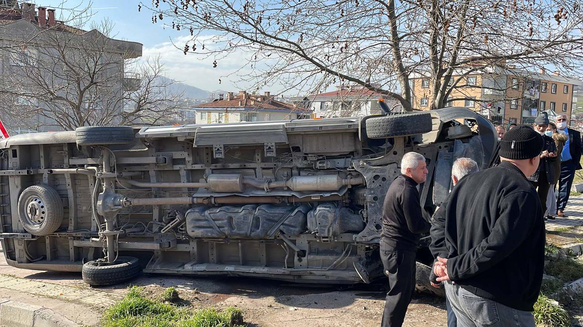 Samsun İlkadım'da korkunç kaza! Öğrenci servisi, otomobille çarpışıp devrildi:10'ü öğrenci 15 yaralı 