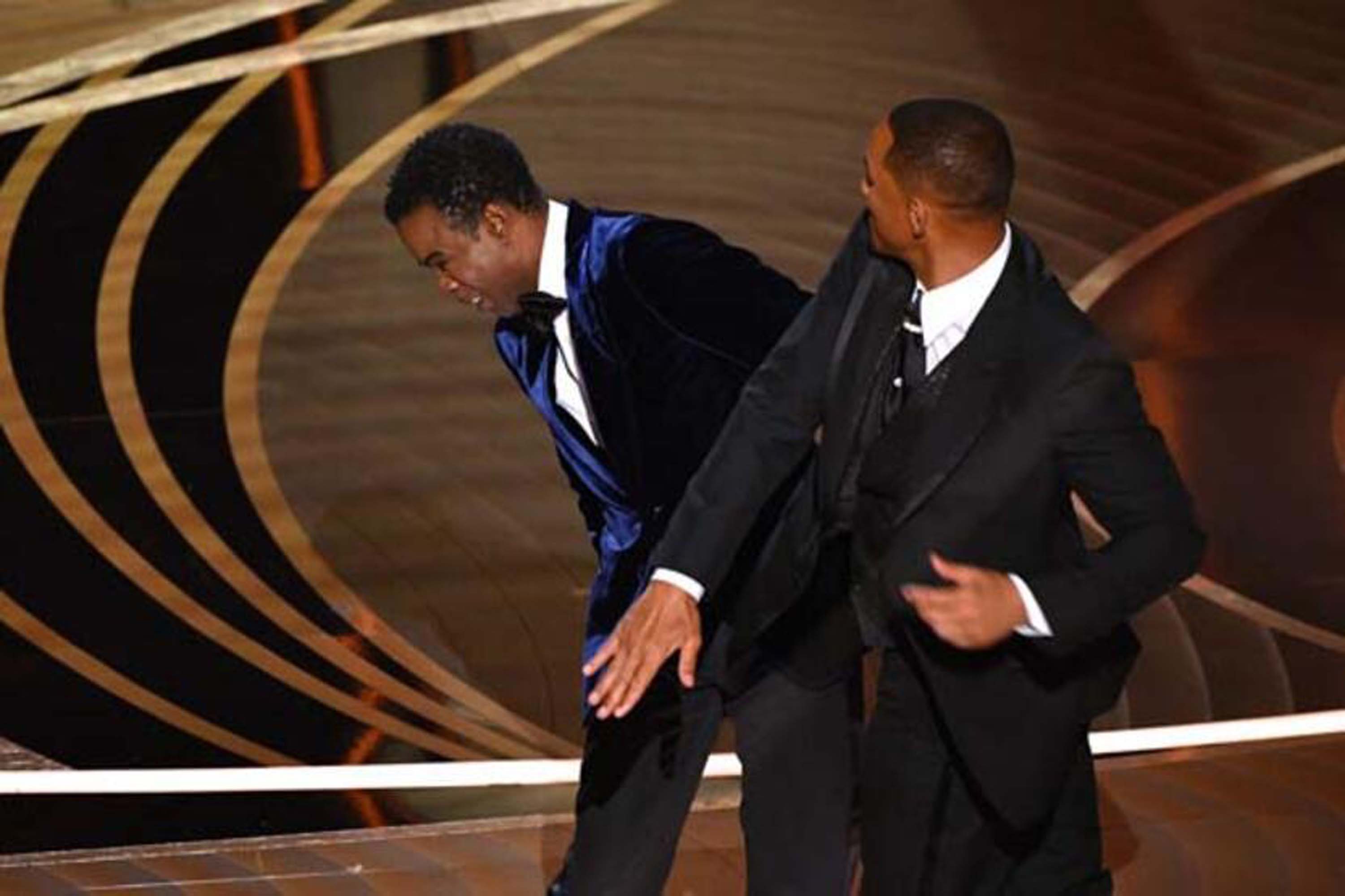 Oscar ödül sahipleri değil, Will Smith'in şaplağı konuşuluyor! Smith'ten sunucu Chris Rock'a tokat! Karımın adını ağzına alma!