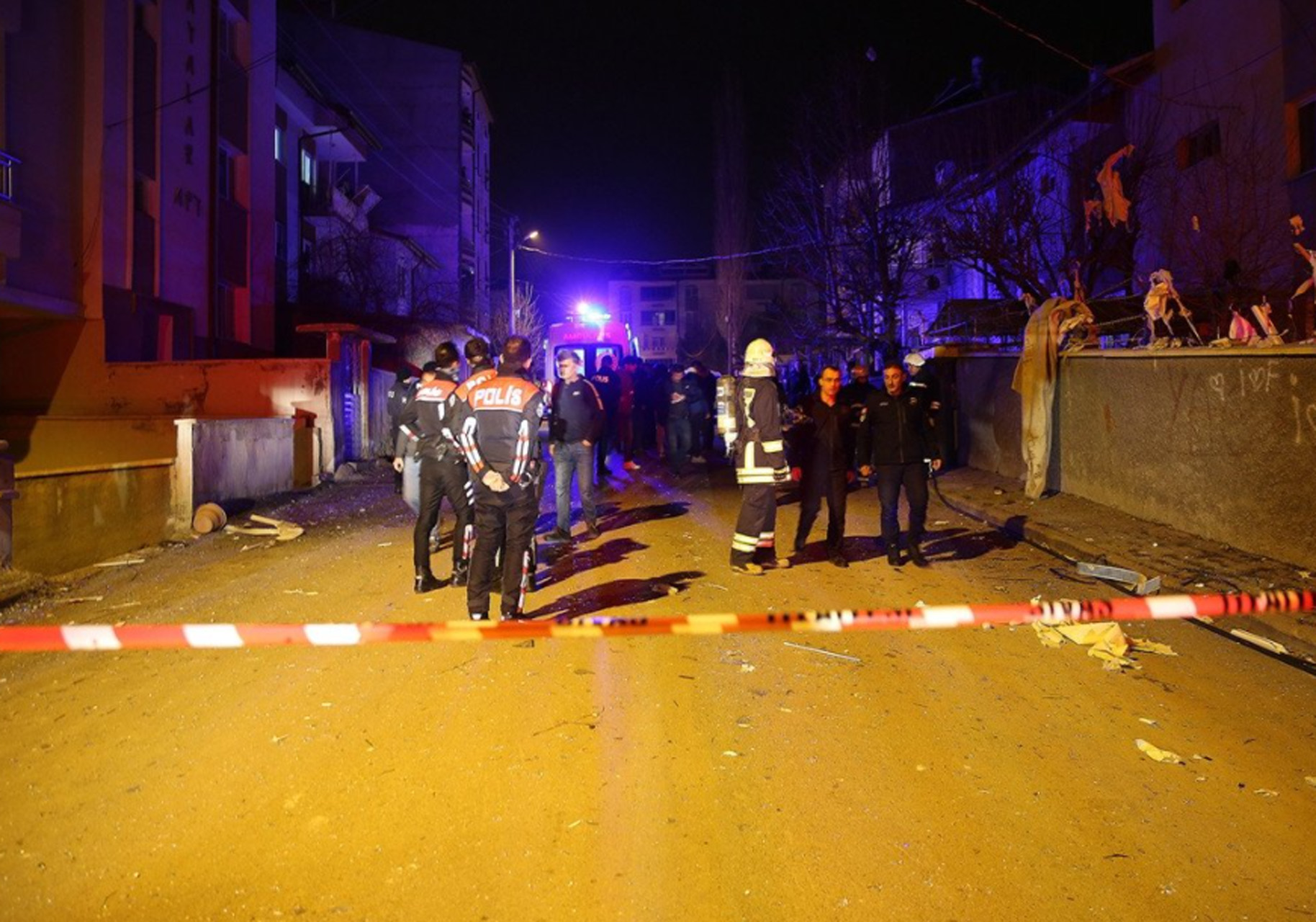 Sivas'ta doğalgaz bomba gibi patladı! Yaralanan 3 kişinin durumu ağır!