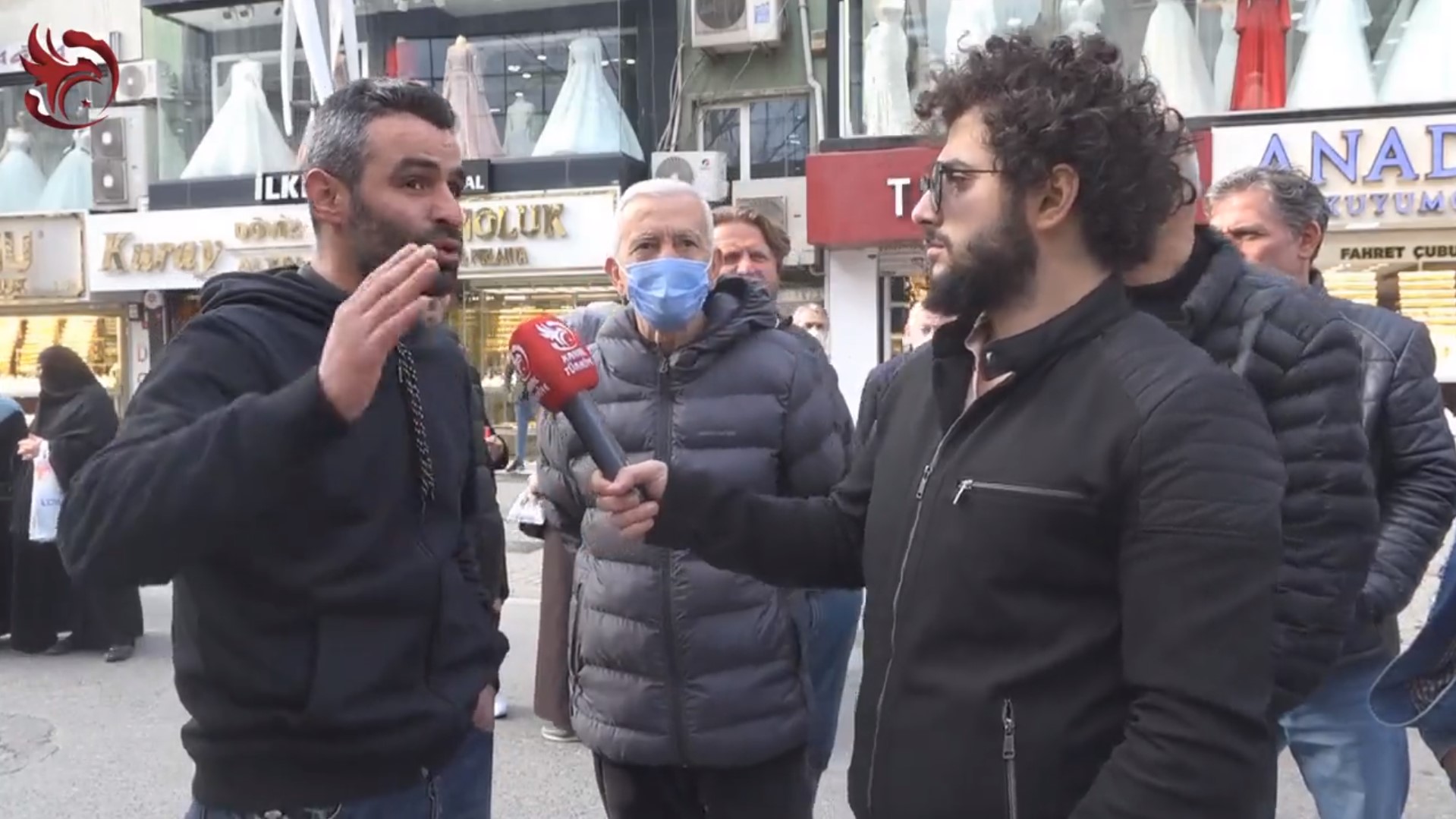 Algı yapmaya çalışan CHP'liler sokak röportajında dumur oldu! Önce işsizim dedi, sonra orada gelen iş teklifini reddetti! Hani iş arıyordun?