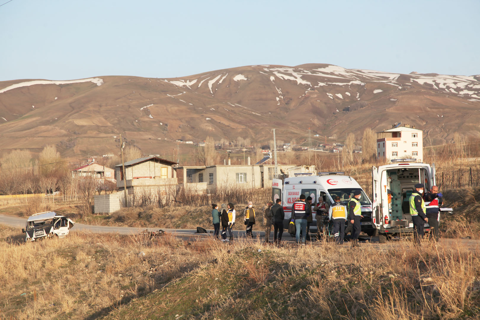 Bitlis’te kahreden kaza! Minibüs takla attı: 4 ölü 25 yaralı