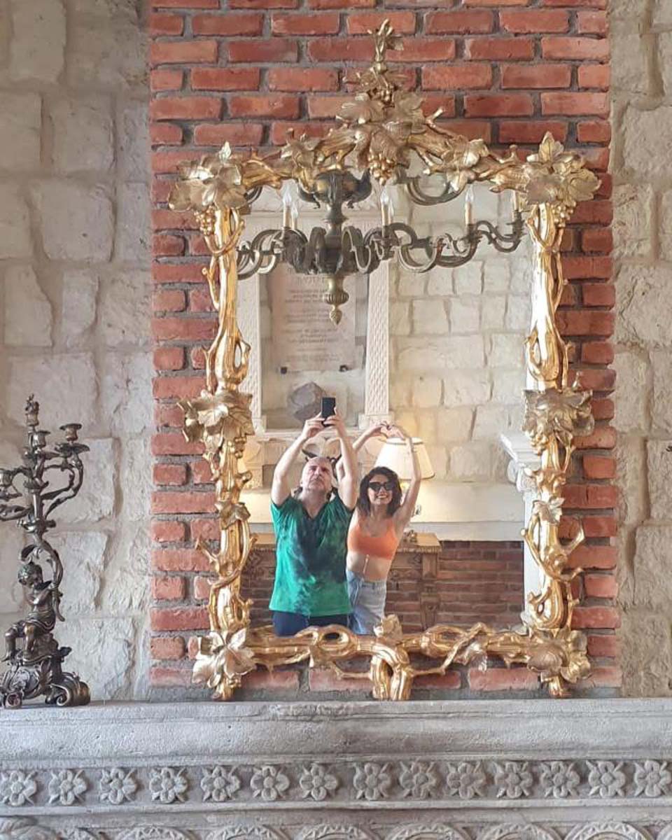 Özcan Deniz ile genç sevgilisi Samar Dadgar Kapadokya tatilinde! Yeni pozlarını sosyal medyadan paylaştılar