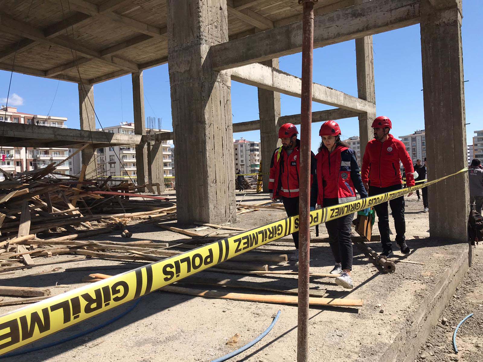 Diyarbakır'da can pazarı! İskele çöktü: 6 işçi enkaz altında kaldı 