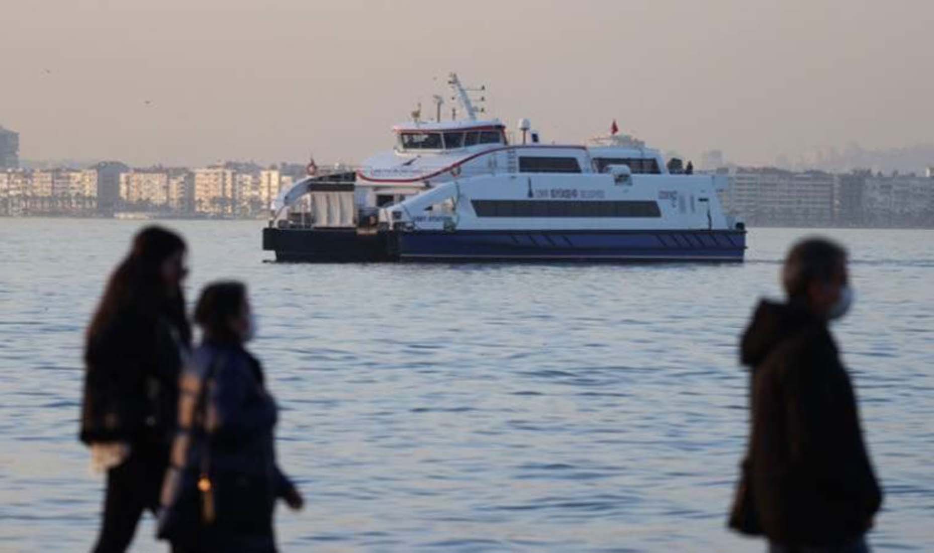 İzmir'de ulaşıma hava engeli! Vapur seferleri iptal edildi