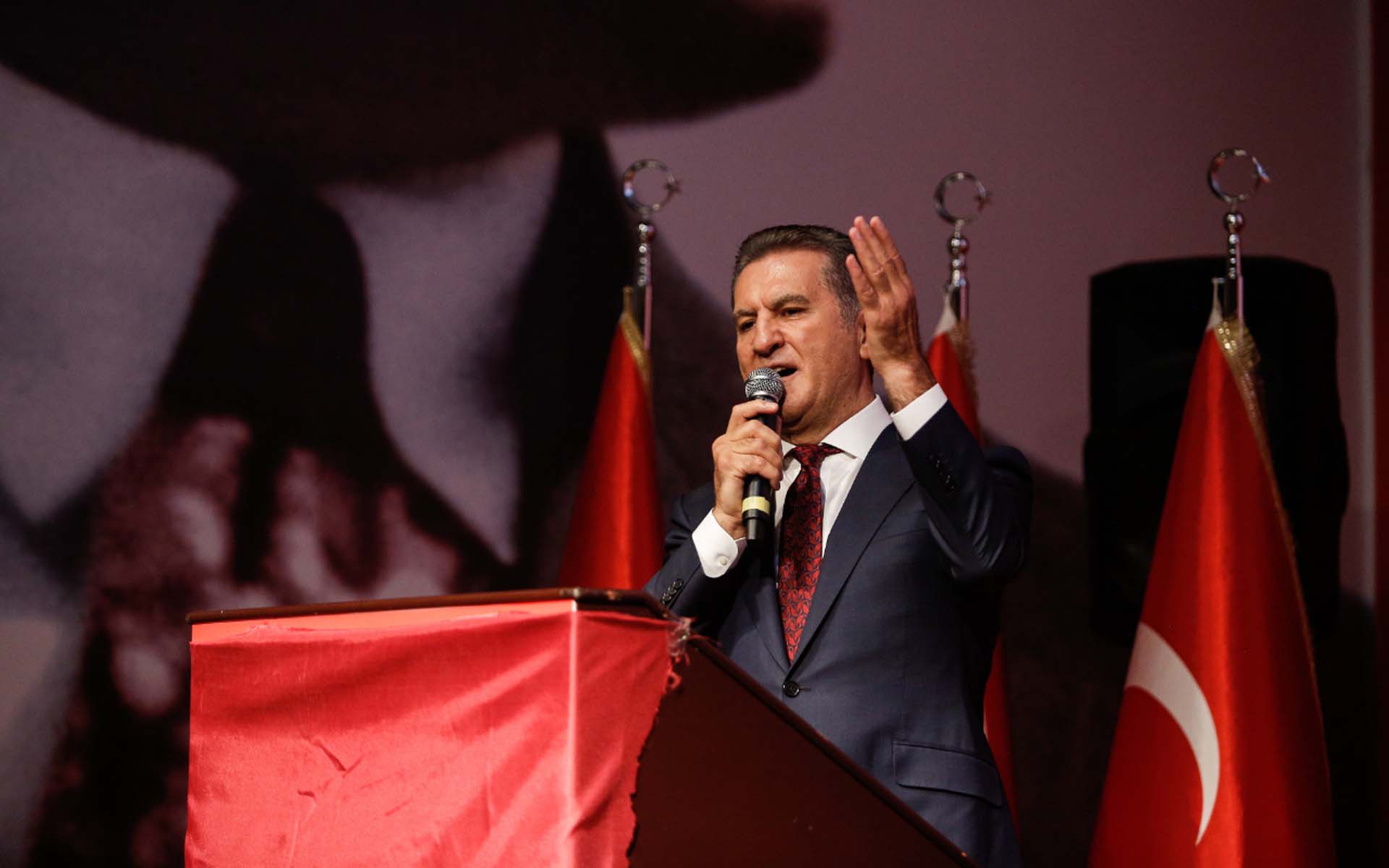 Vücudum dursa zihnim durmuyor diyen Mustafa Sarıgül'den flaş çıkış: 60 bin kişi üye olmazsa partisini bırakacak