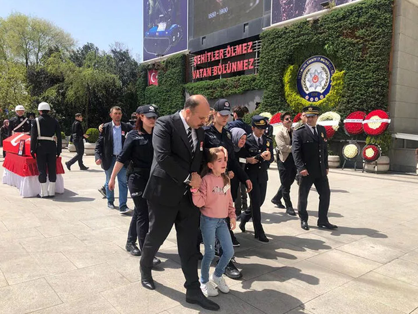 Polis memuru Zafer Mat’a acı veda! Şehidin cenazesinde gözyaşları sel oldu