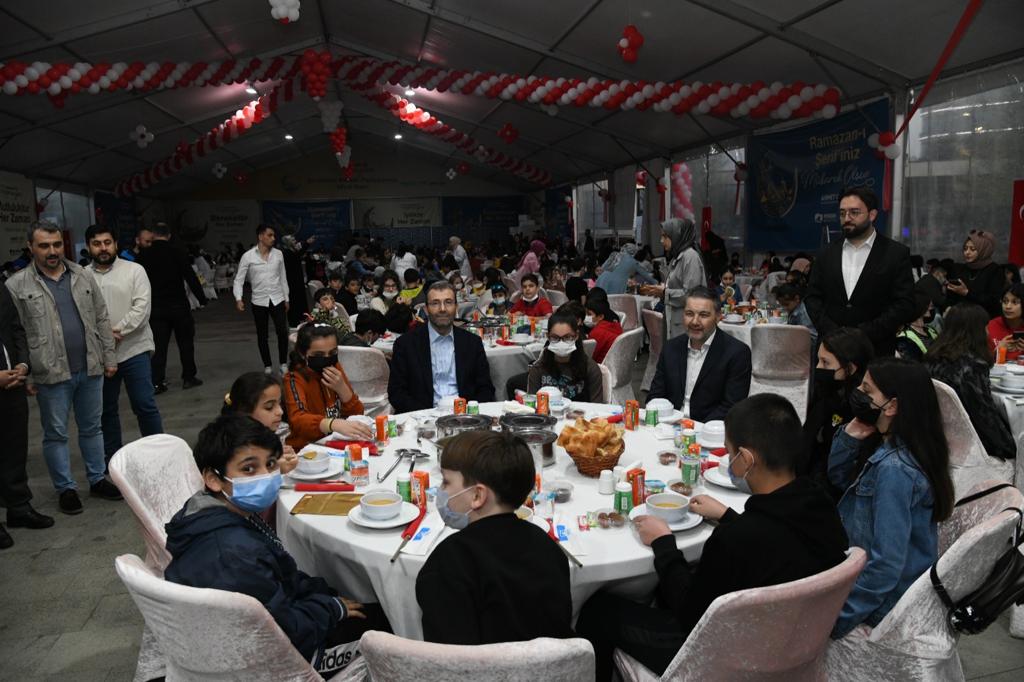 Pendik'te 23 Nisan’a özel çocuk iftarı düzenlendi: Başkan Ahmet Cin çocuklarla buluştu