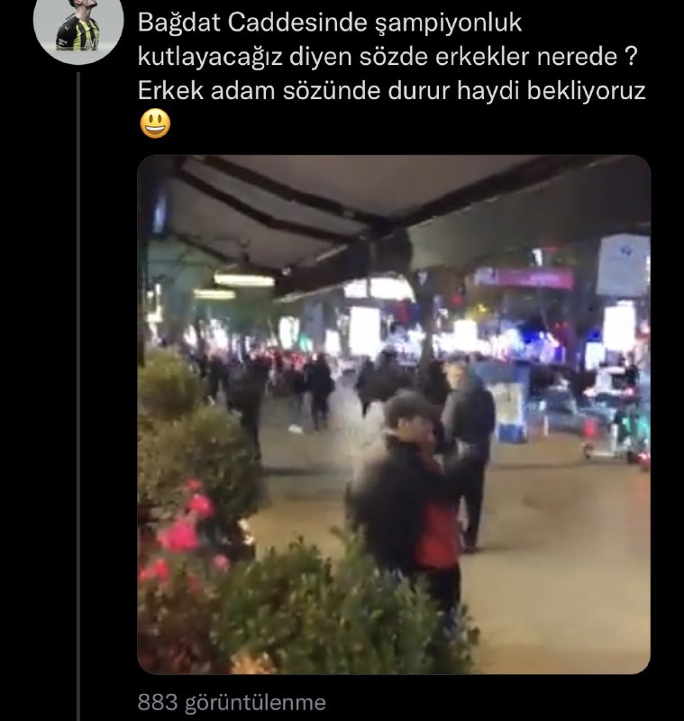 Kadıköy'de Fenerbahçe ile Trabzonspor taraftarları arasında taşlı sopalı kavga çıktı! Sözde erkekler nerede?