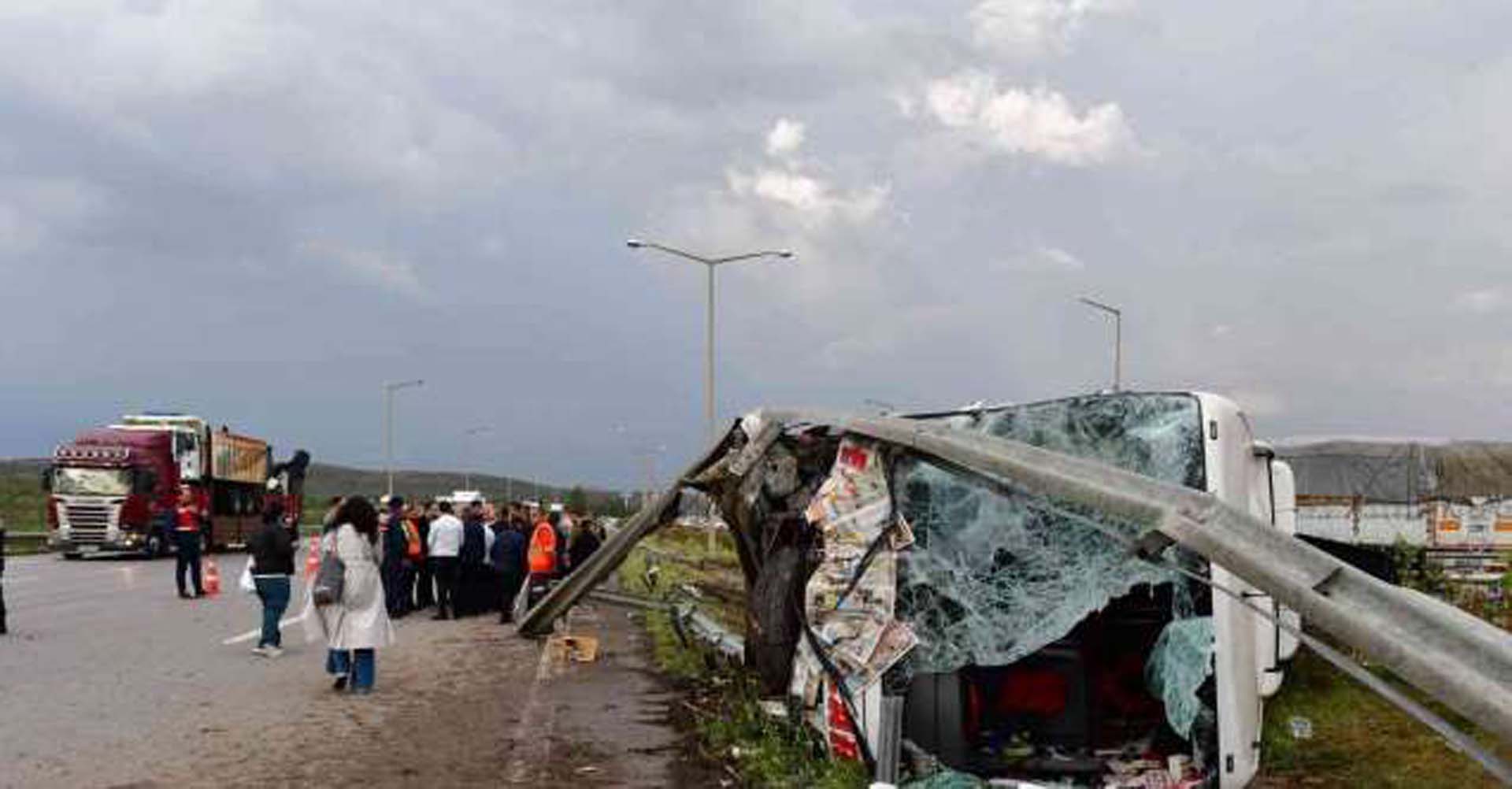 Gaziantep'te feci kaza: Yolcu otobüsüyle tır çarpıştı! 
