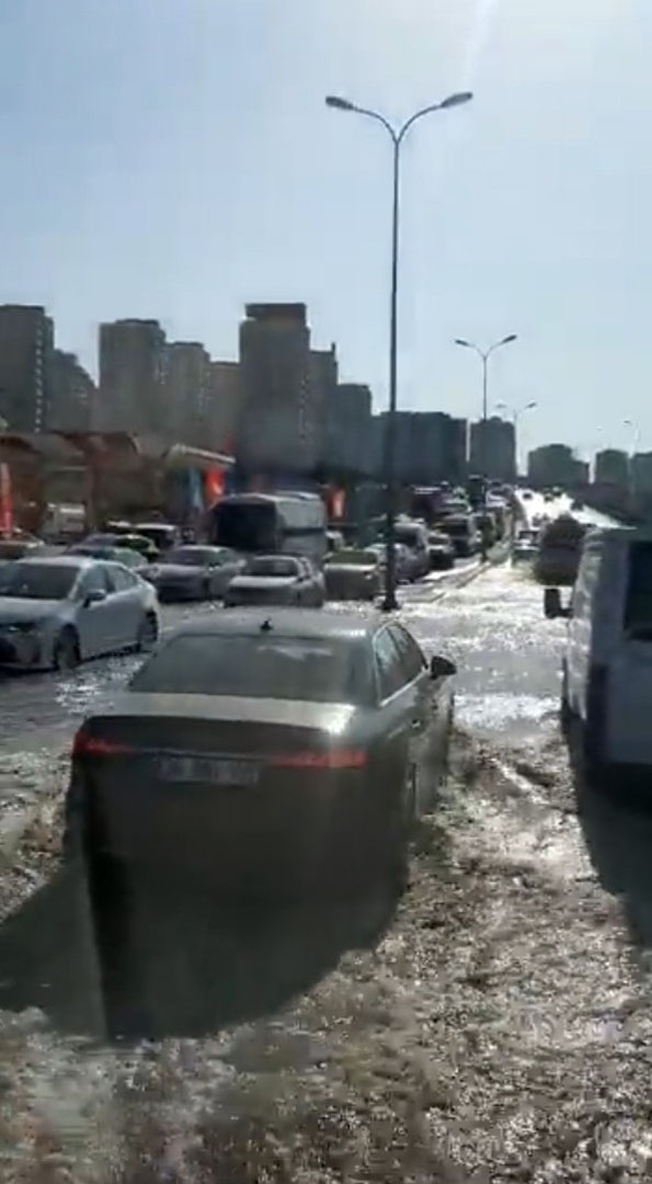 İBB İstanbulluları yine mağdur etti! Kar çilesi yerini patlayan su borularına bıraktı