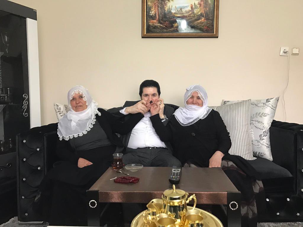 Ağrı Belediye Başkanı Savcı Sayan'ın 4 tane annesi olduğunu öğrenenler kulaklarına inanamadı! Annelerini görenler şaşkına döndü!