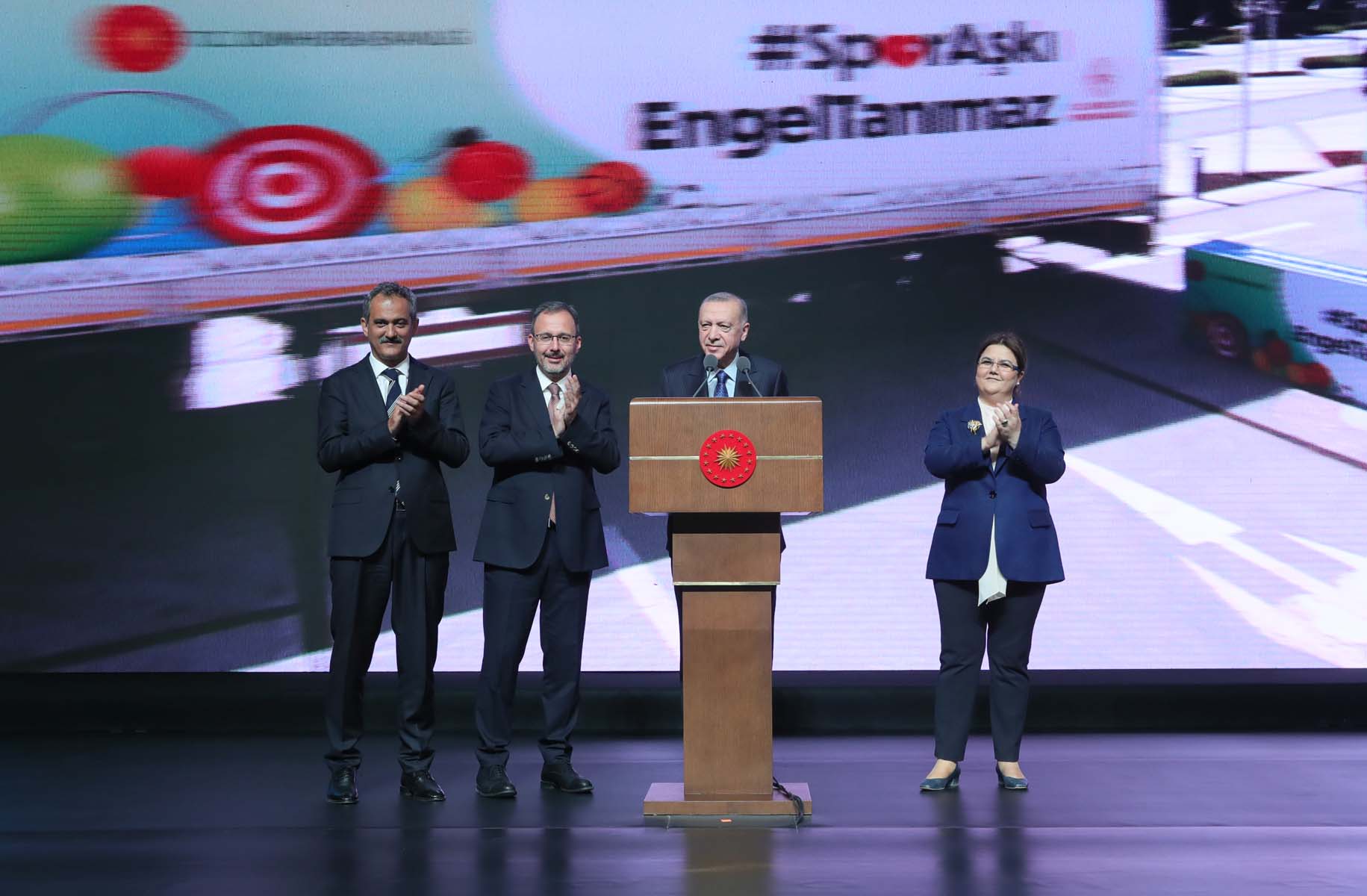Cumhurbaşkanı Erdoğan, "Spor Aşkı Engel Tanımaz” projesi töreninde konuştu! Engelli kardeşlerimizi asla yok sayamayız, ne gerekiyorsa yapacağız