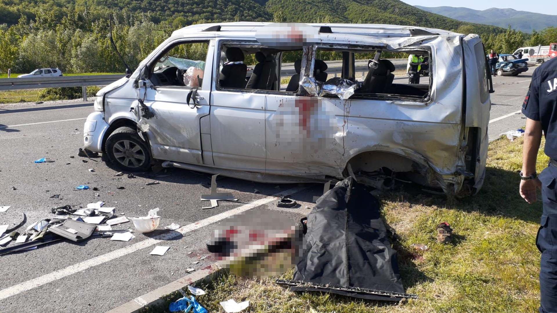 Tokat Niksar'da feci kaza! İşçileri taşıyan minibüs otomobille çarpıştı! 2 ölü, 12 yaralı 