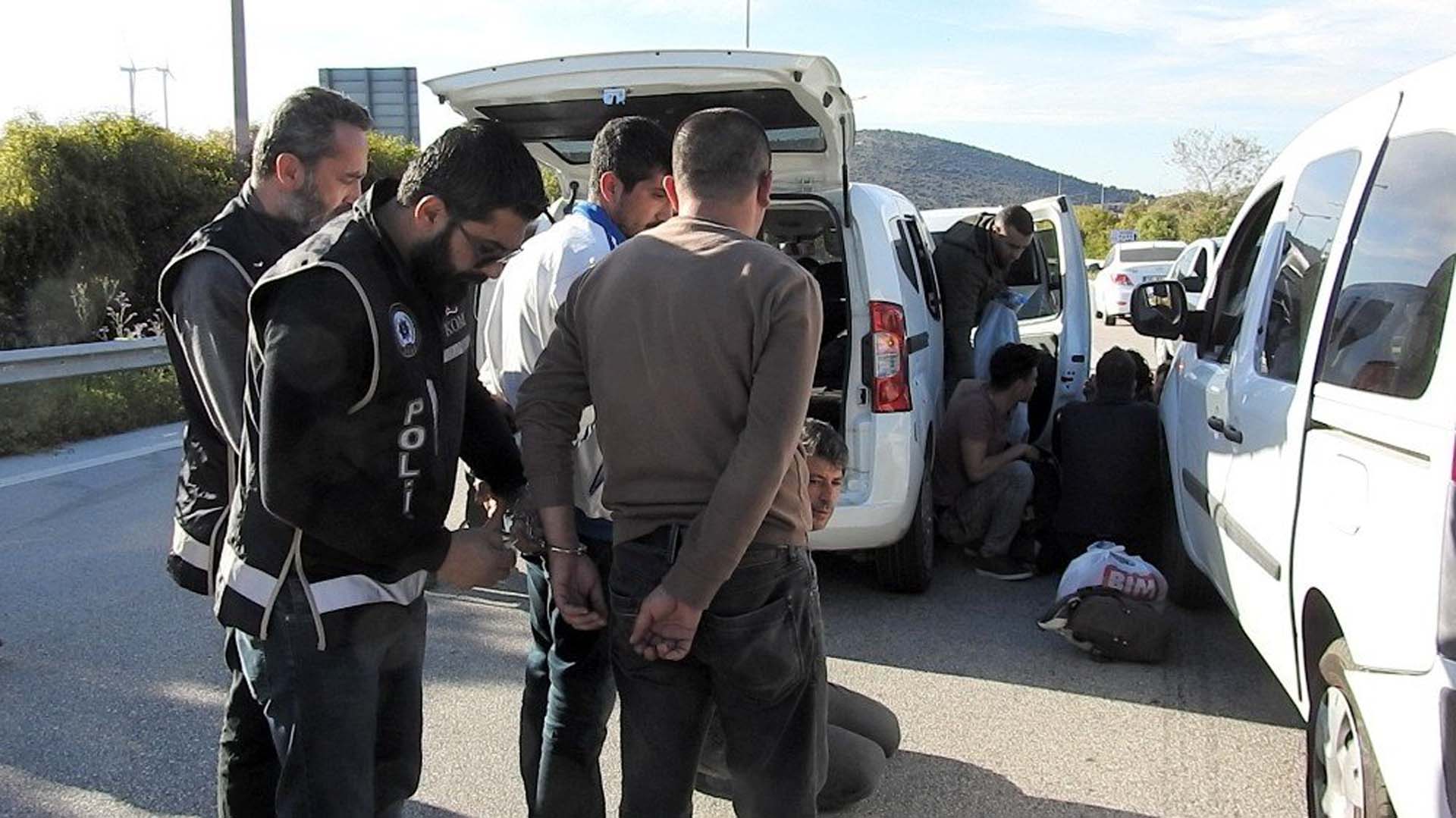 Kaçak yolarla ülkeye girmeye çalışan 199 göçmen yakalandı