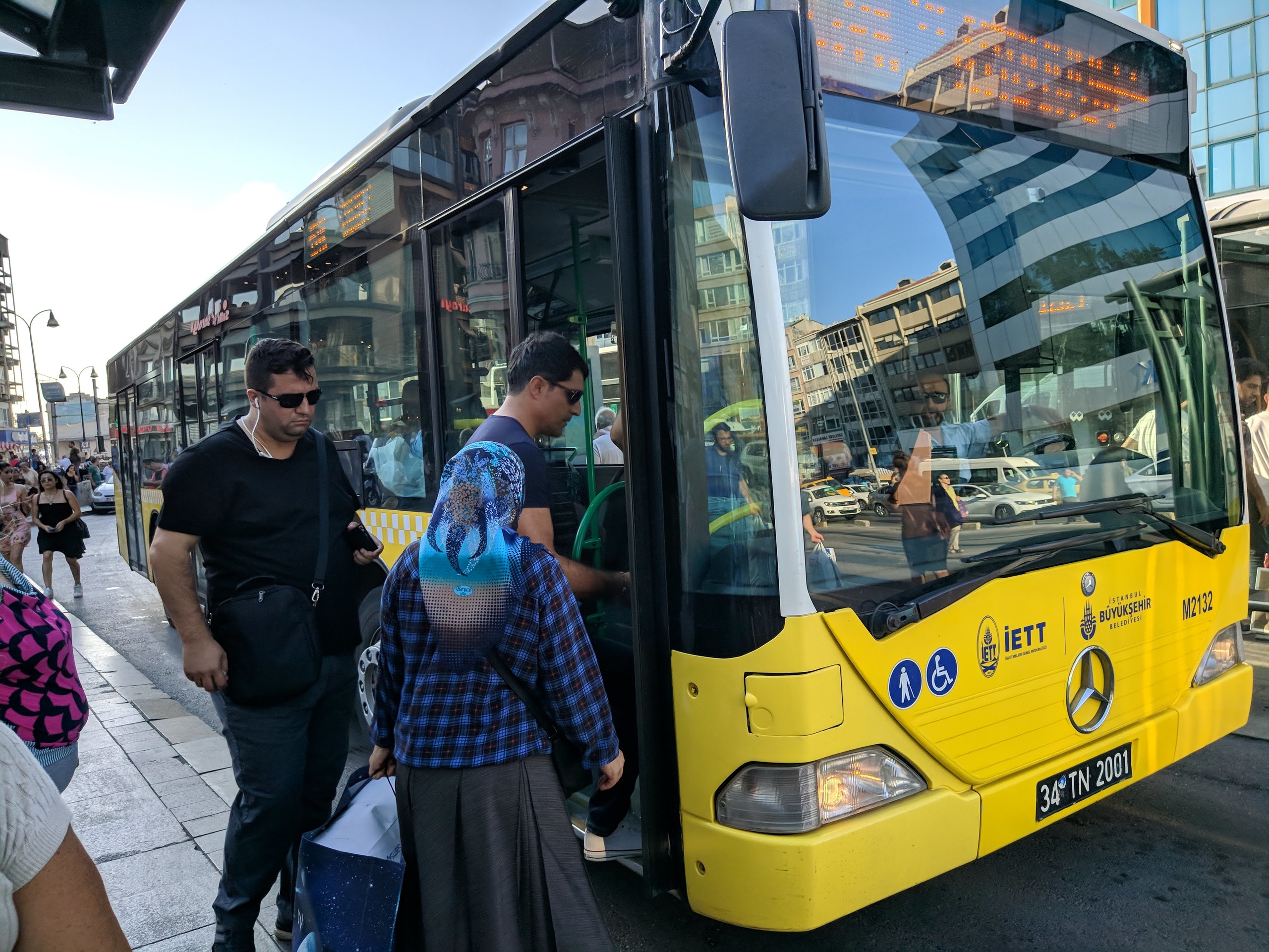 Son dakika | İçişleri Bakanlığından koronavirüs genelgesi: Toplu taşıma araçlarında maske takma zorunluluğu kaldırıldı