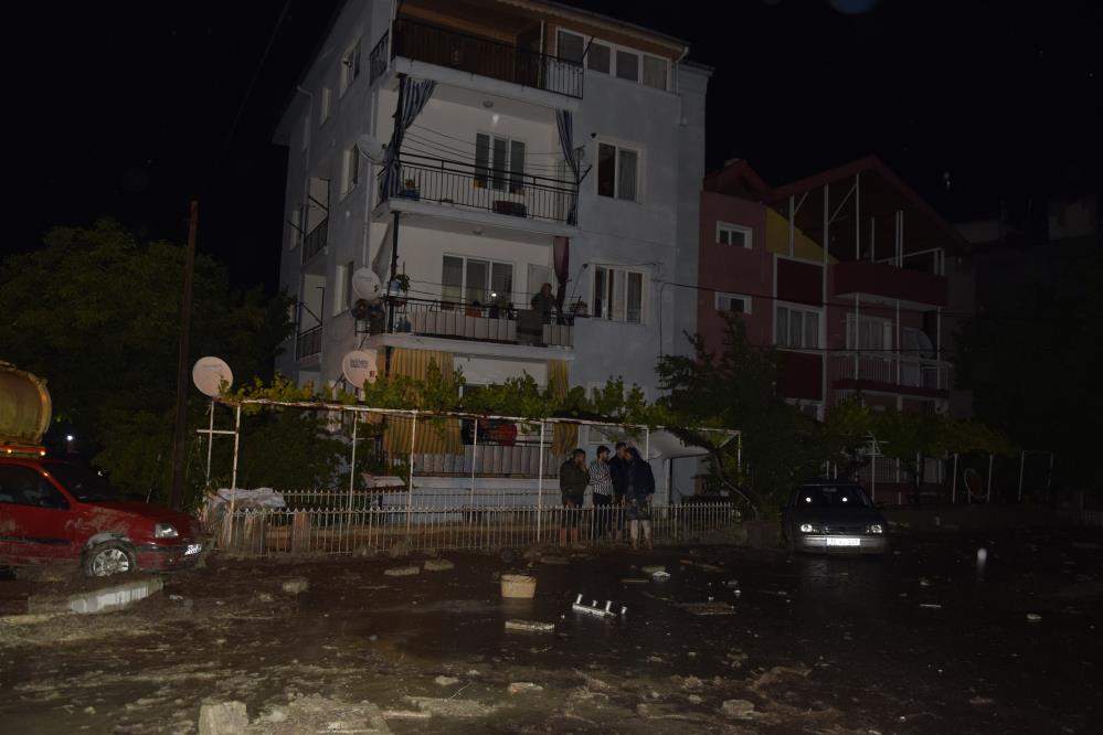 Burdur'da sağanak yağış kötü vurdu! 30 evi su bastı: Ölü ve yaralılar var!
