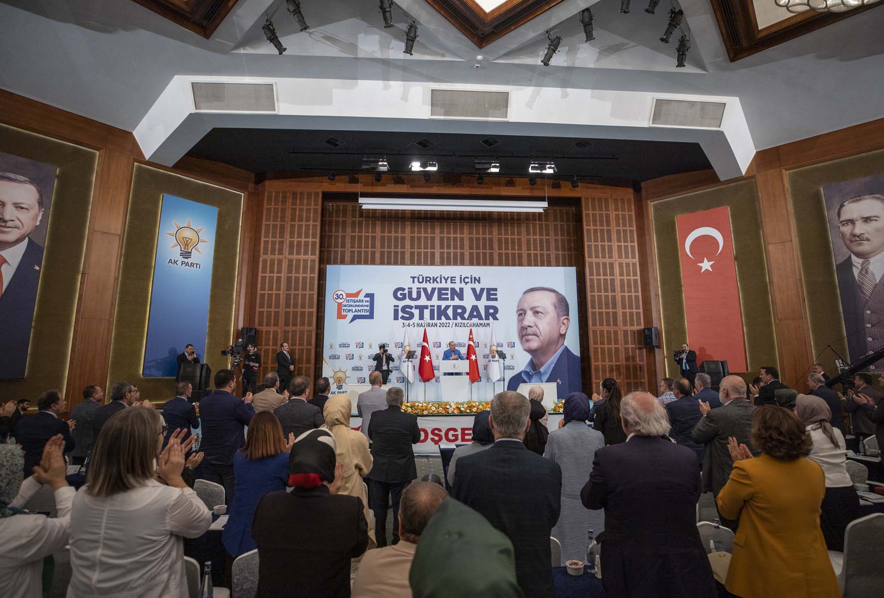Cumhurbaşkanı Erdoğan'dan 2023 seçimleri için çarpıcı sözler: Rahat olun, biz bu seçimi alacağız