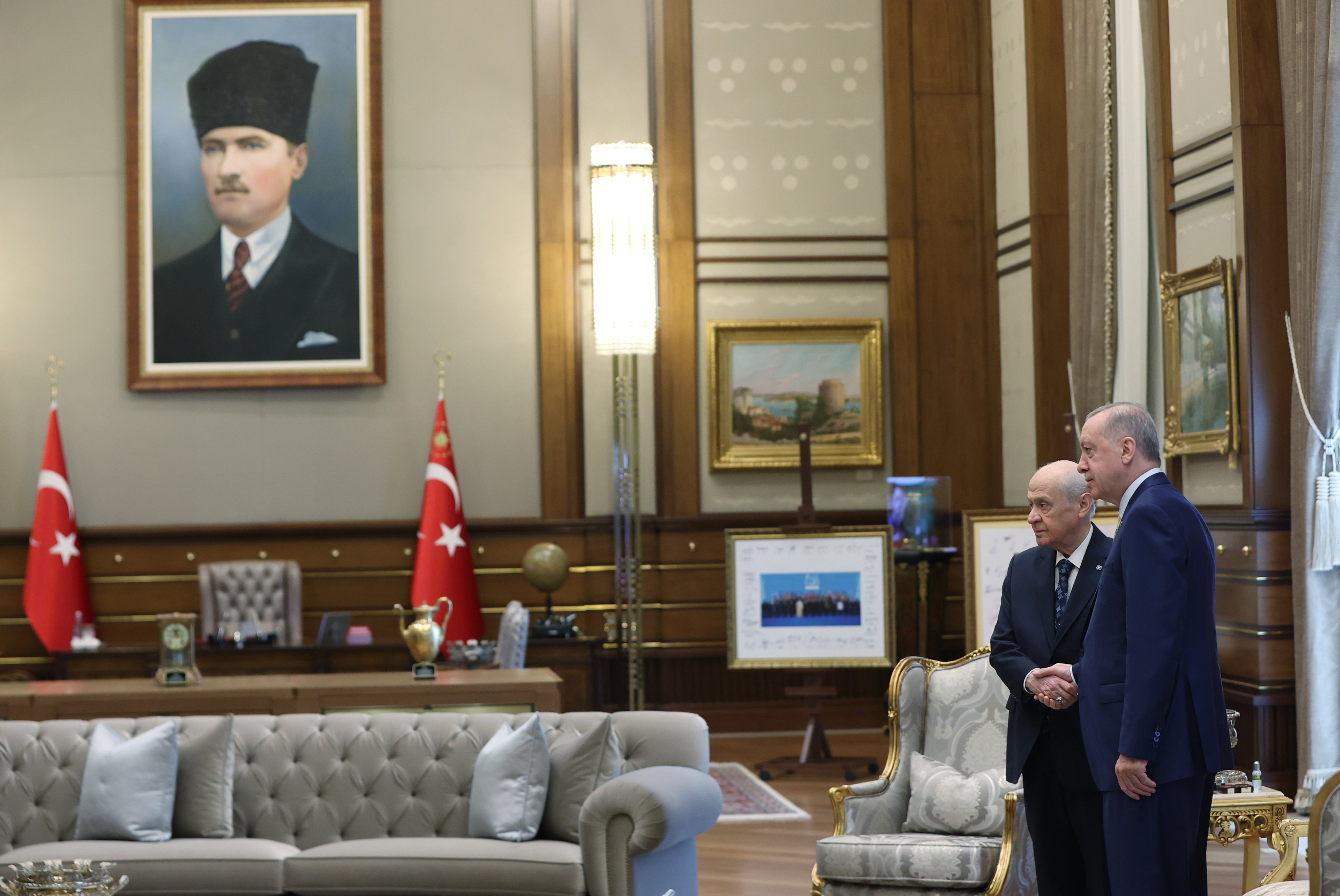 Cumhurbaşkanı Erdoğan, Devlet Bahçeli'yi kabul etti! İşte görüşmeden ilk fotoğraflar...