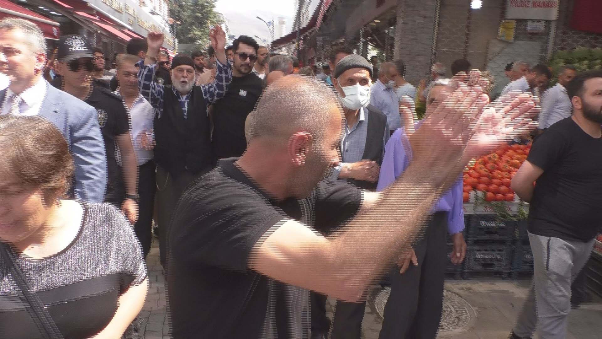 Ahmet Davutoğlu'na Malatya ziyaretinde umduğunu bulamadı! Yuhalanınca ortam gerildi 