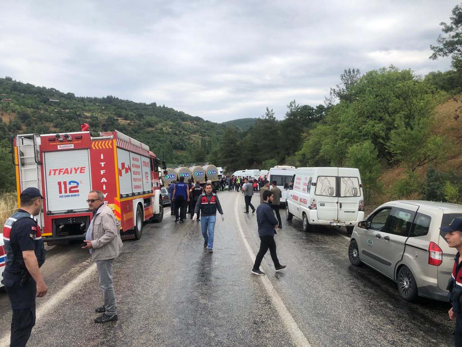 Son dakika | Bakan Soylu acı haberi duyurdu! Balıkesir'de trafik kazası: 6 kişi hayatını kaybetti, 15 kişi yaralandı
